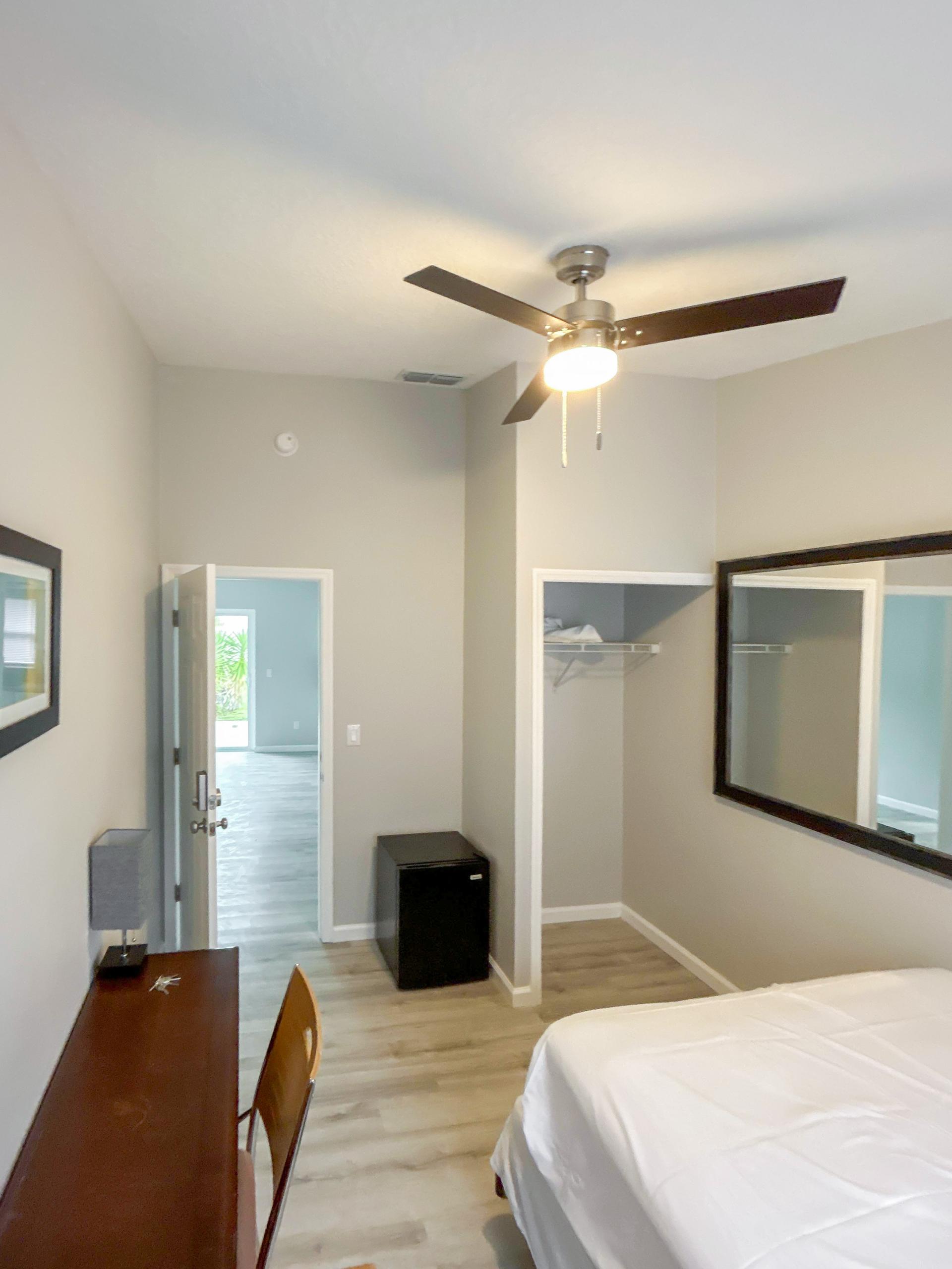 bedroom, detected:ceiling fan, window blind, bed