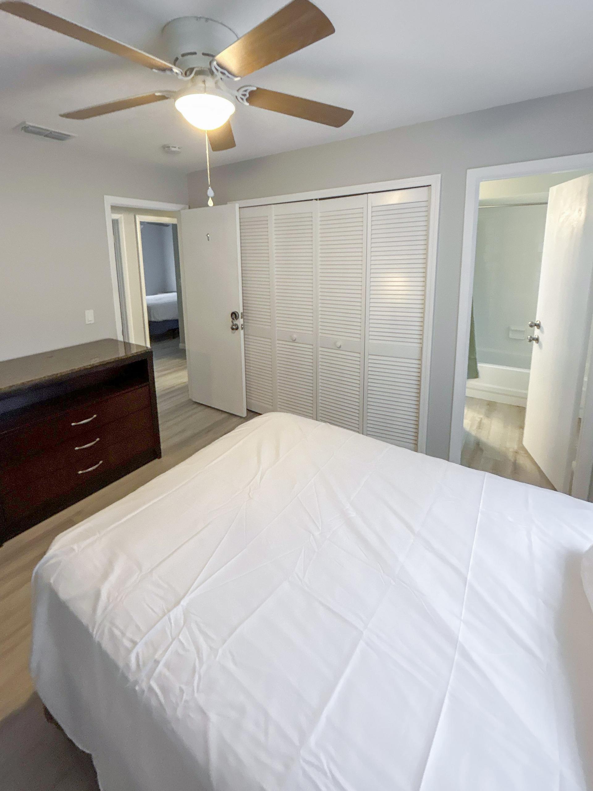 bedroom, detected:ceiling fan, window blind, bed