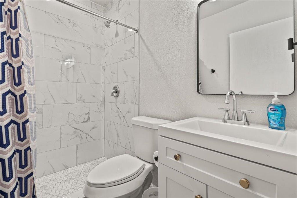 En Suite full Bath BR 1