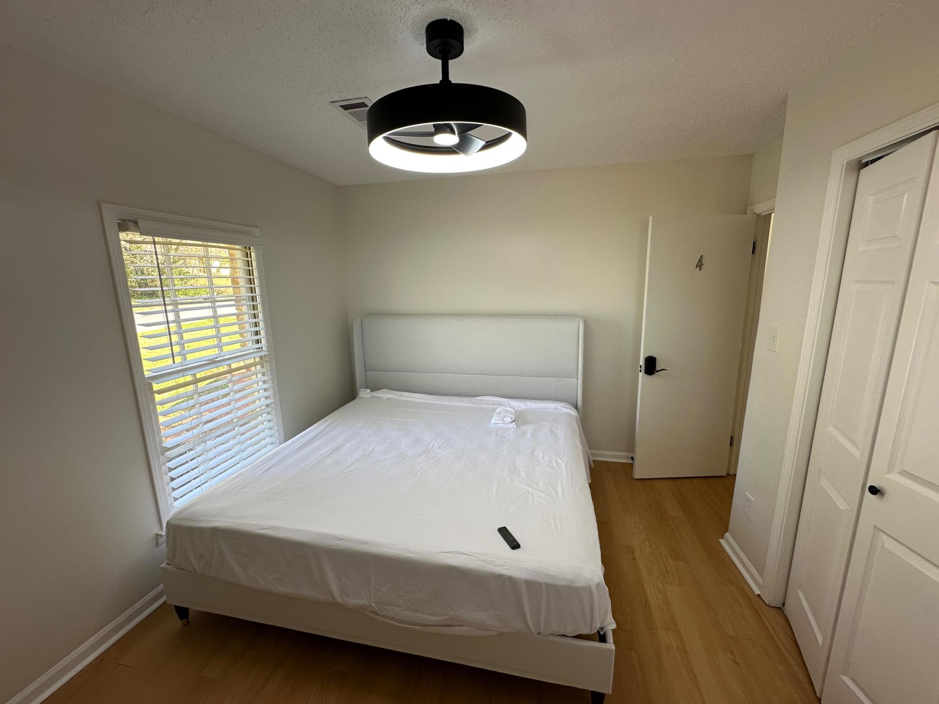 Bedroom 4 w/ King bed