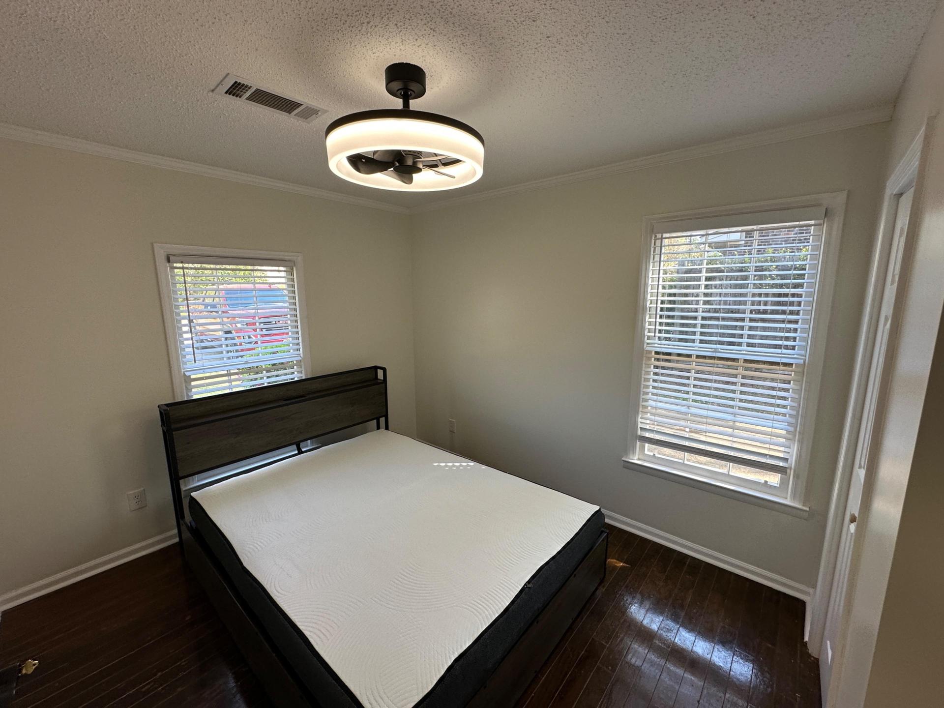 Bedroom 2…Queen bed