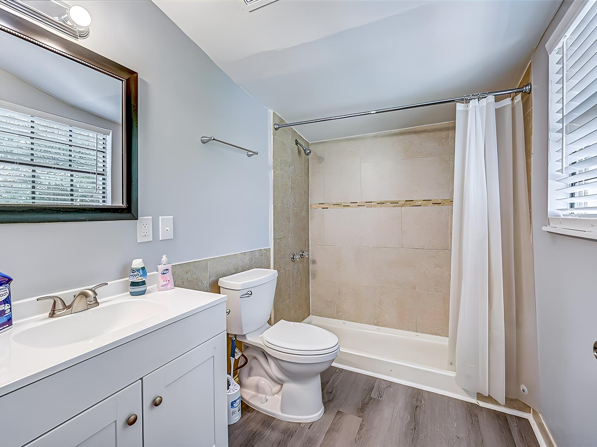 bathroom, detected:window blind