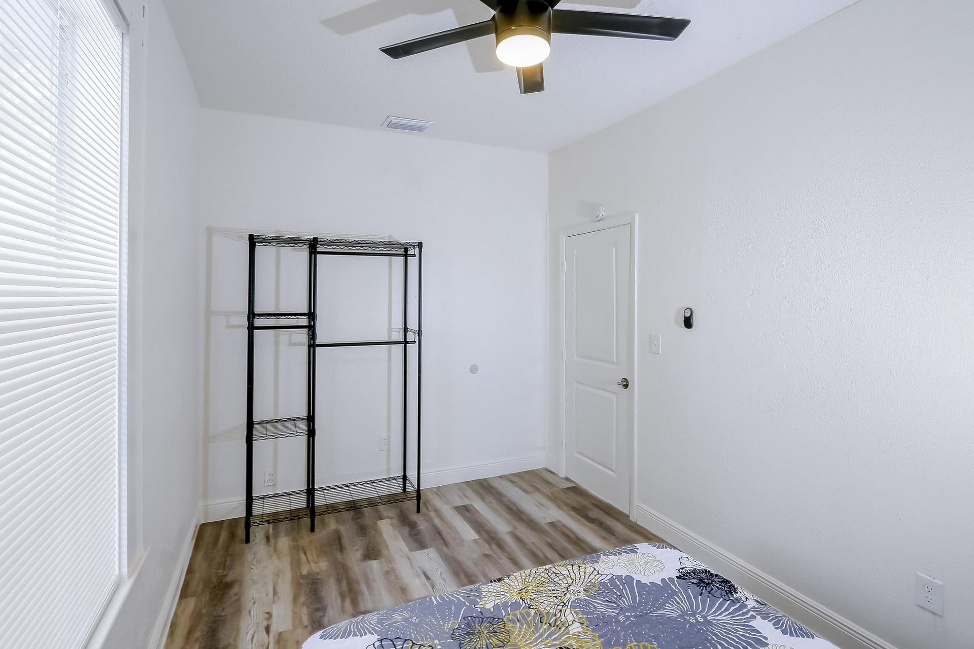 bedroom, detected:ceiling fan