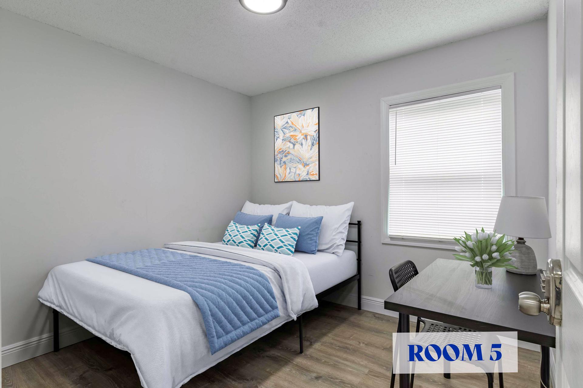 bedroom, detected:window blind, bed