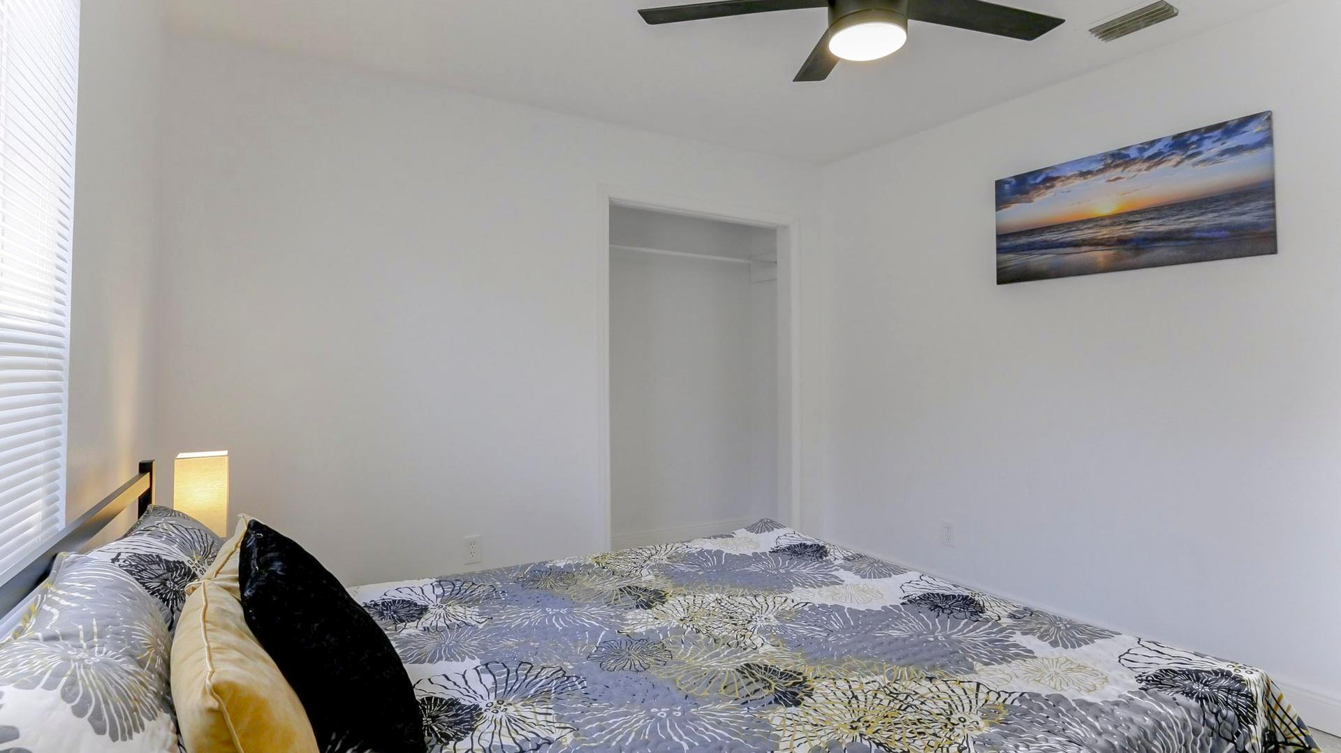 bedroom, detected:ceiling fan, window blind, bed