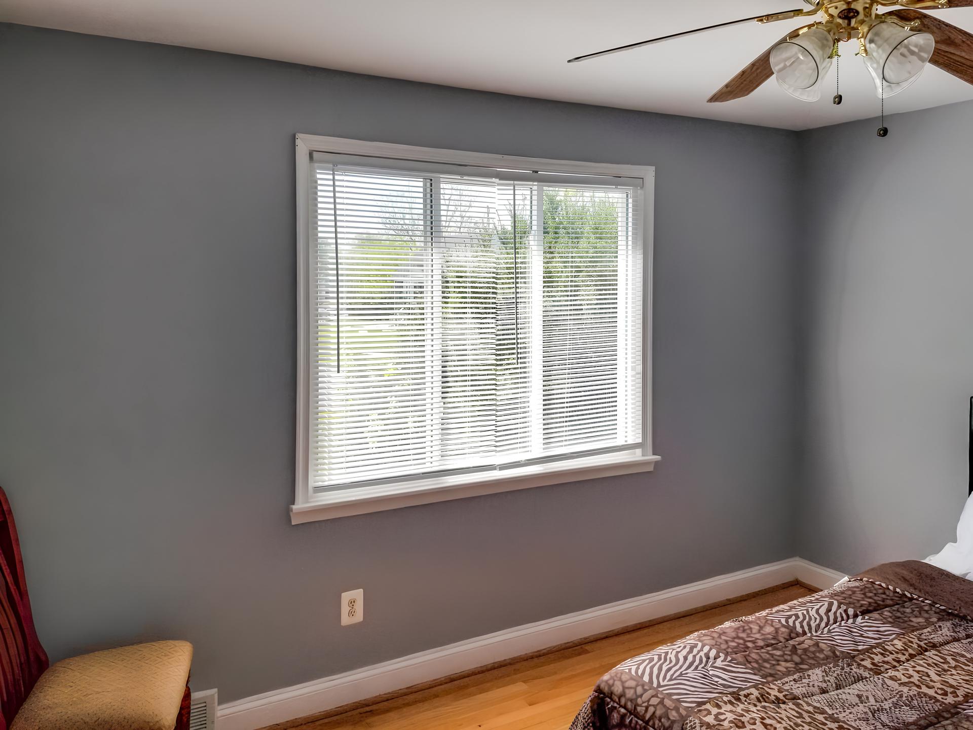 bedroom, detected:window blind, ceiling fan, bed