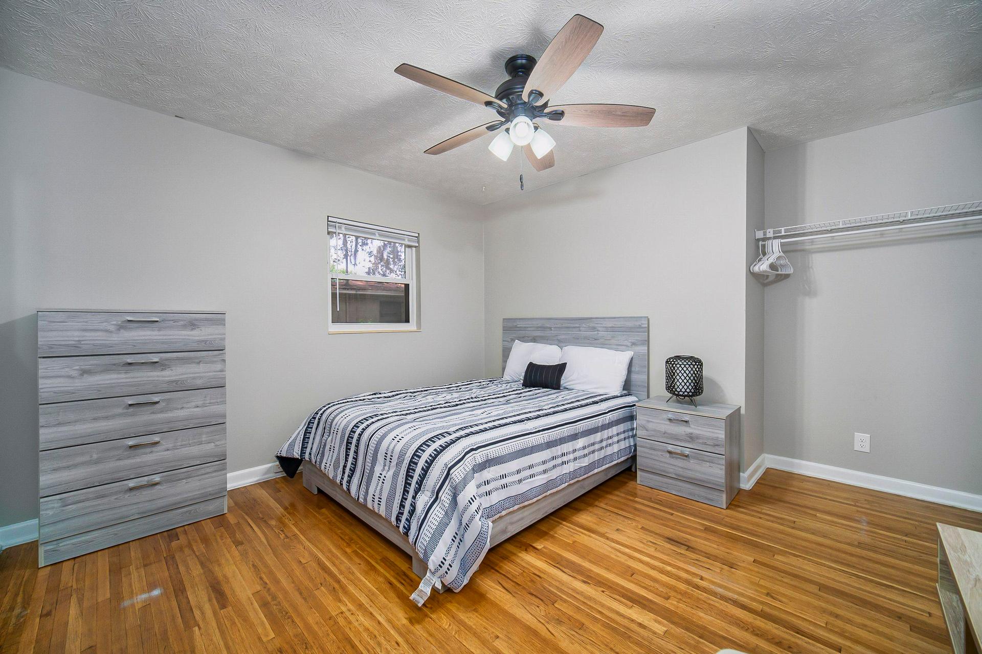 bedroom, detected:ceiling fan, window blind, bed