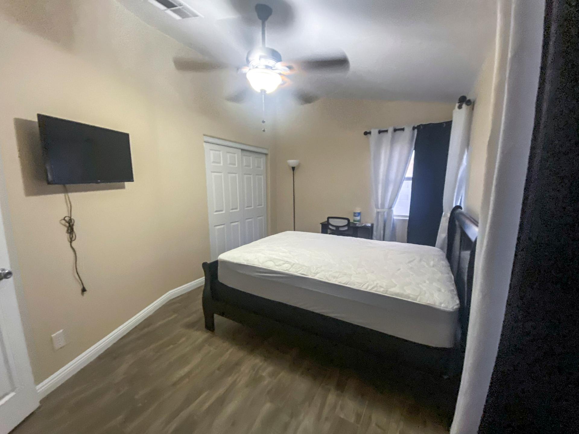 bedroom, detected:ceiling fan, bed