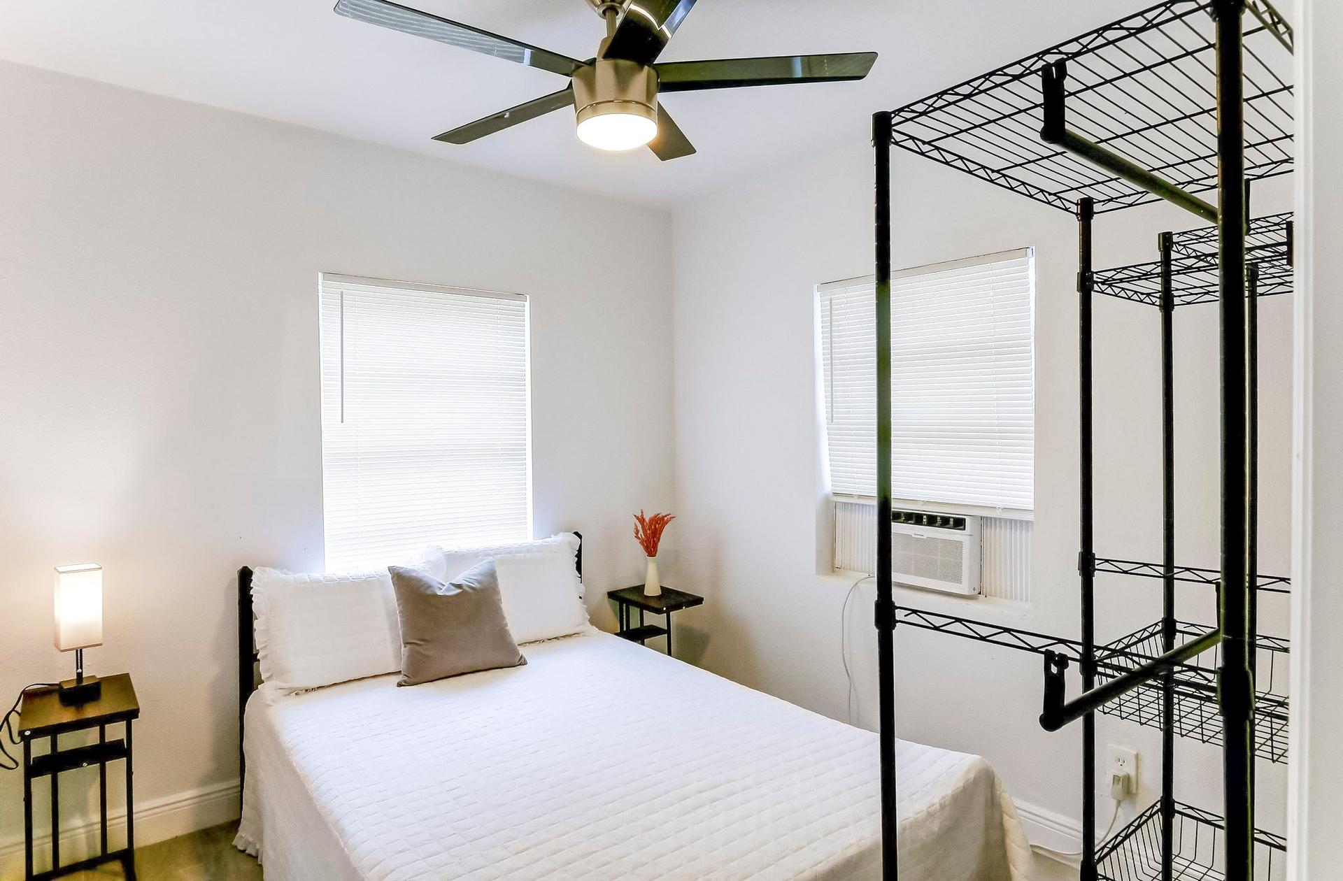 bedroom, detected:ceiling fan, bed, window blind