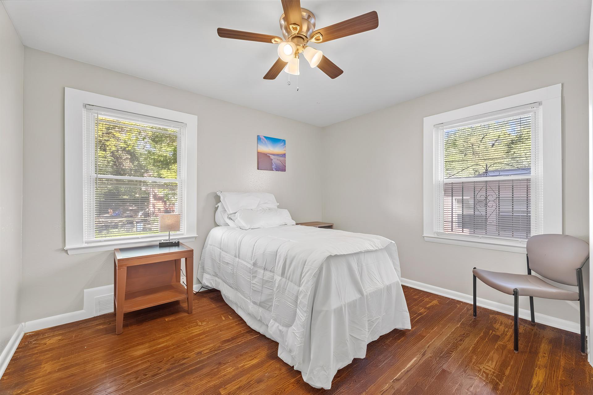 bedroom, detected:ceiling fan, window blind, bed