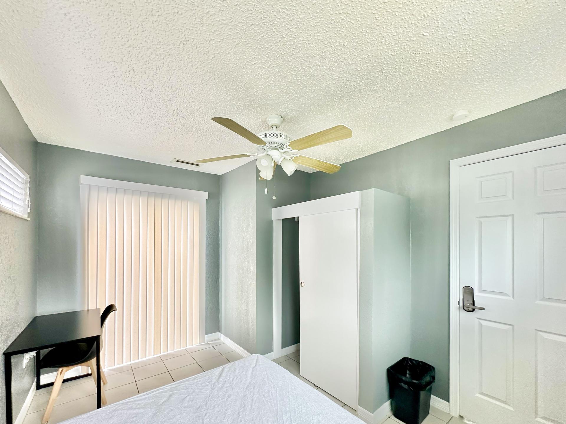 bedroom, detected:ceiling fan, bed, window blind