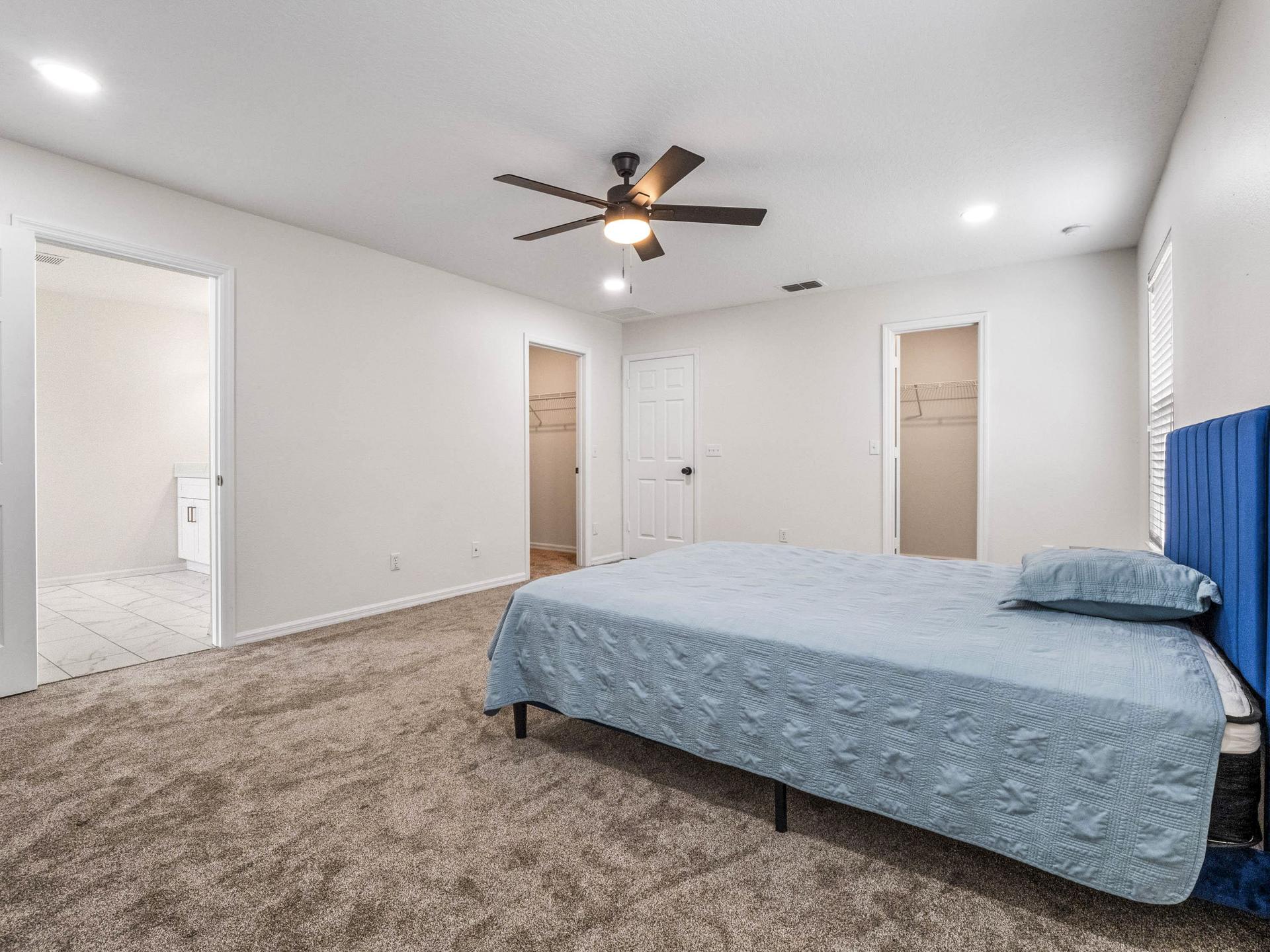 bedroom, detected:ceiling fan, bed, window blind