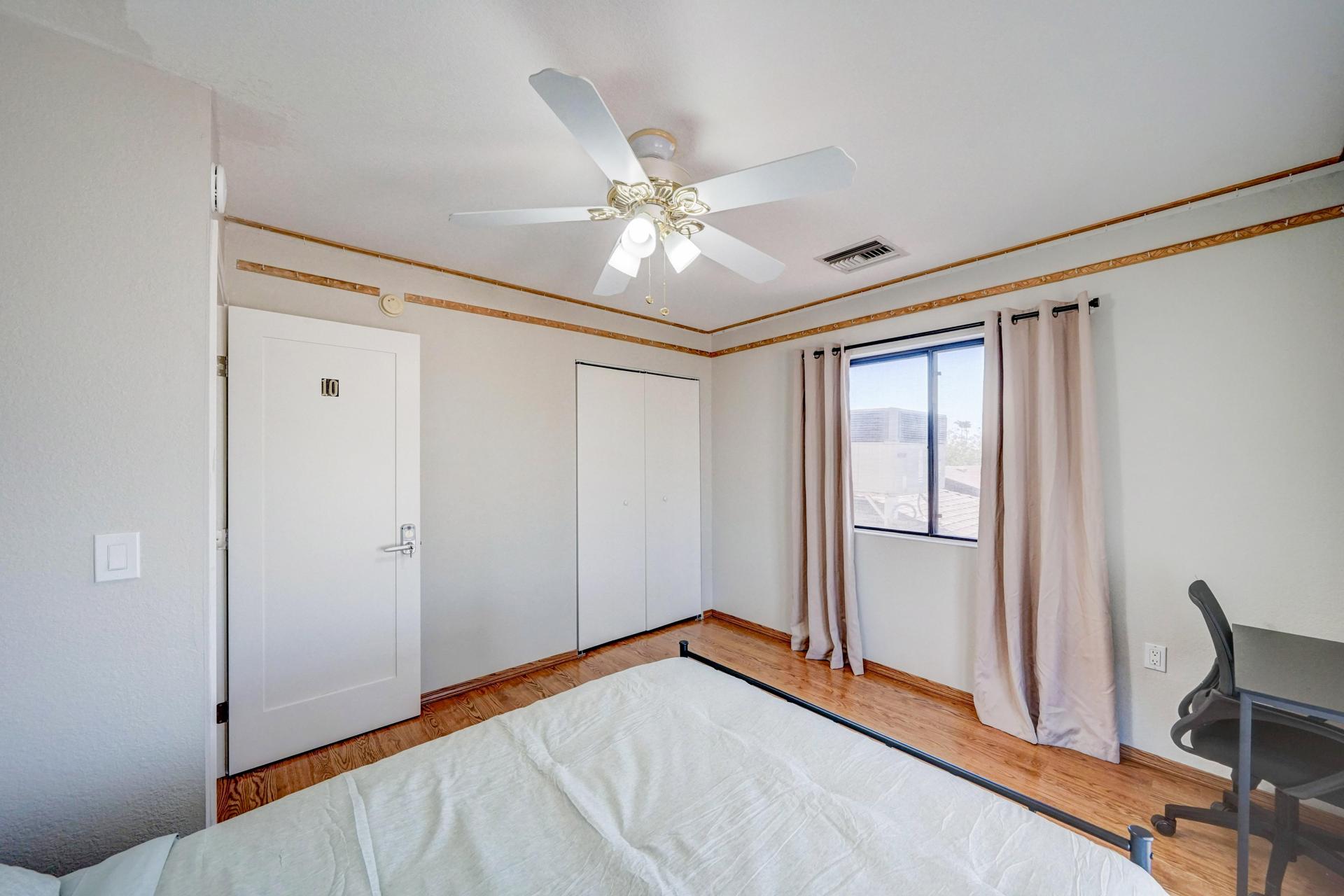 bedroom, detected:ceiling fan, window blind
