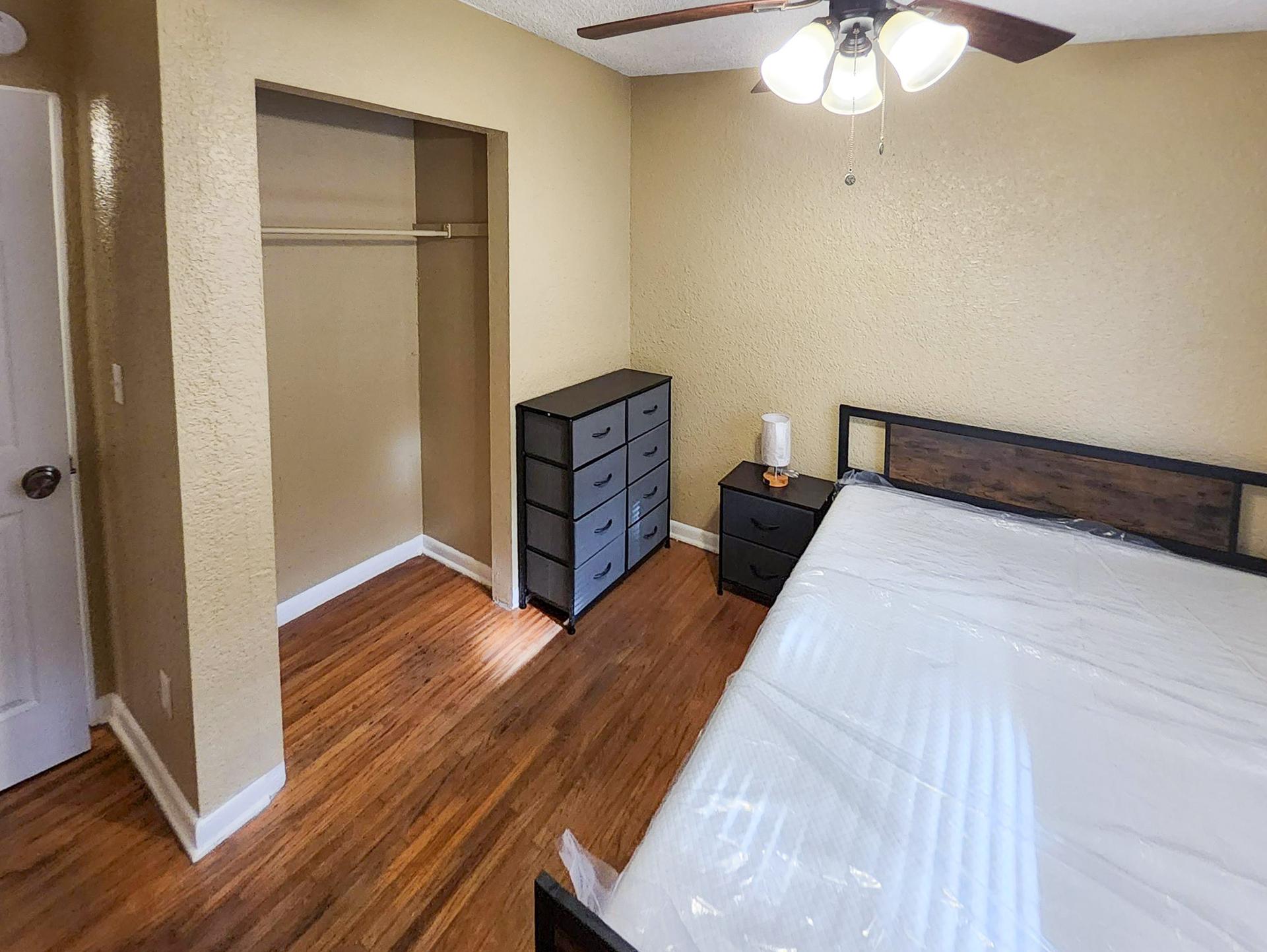 bedroom, detected:ceiling fan, bed, window blind