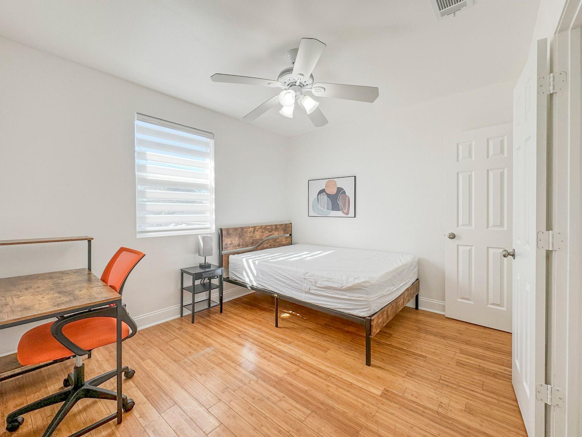 bedroom, detected:ceiling fan, window blind, bed