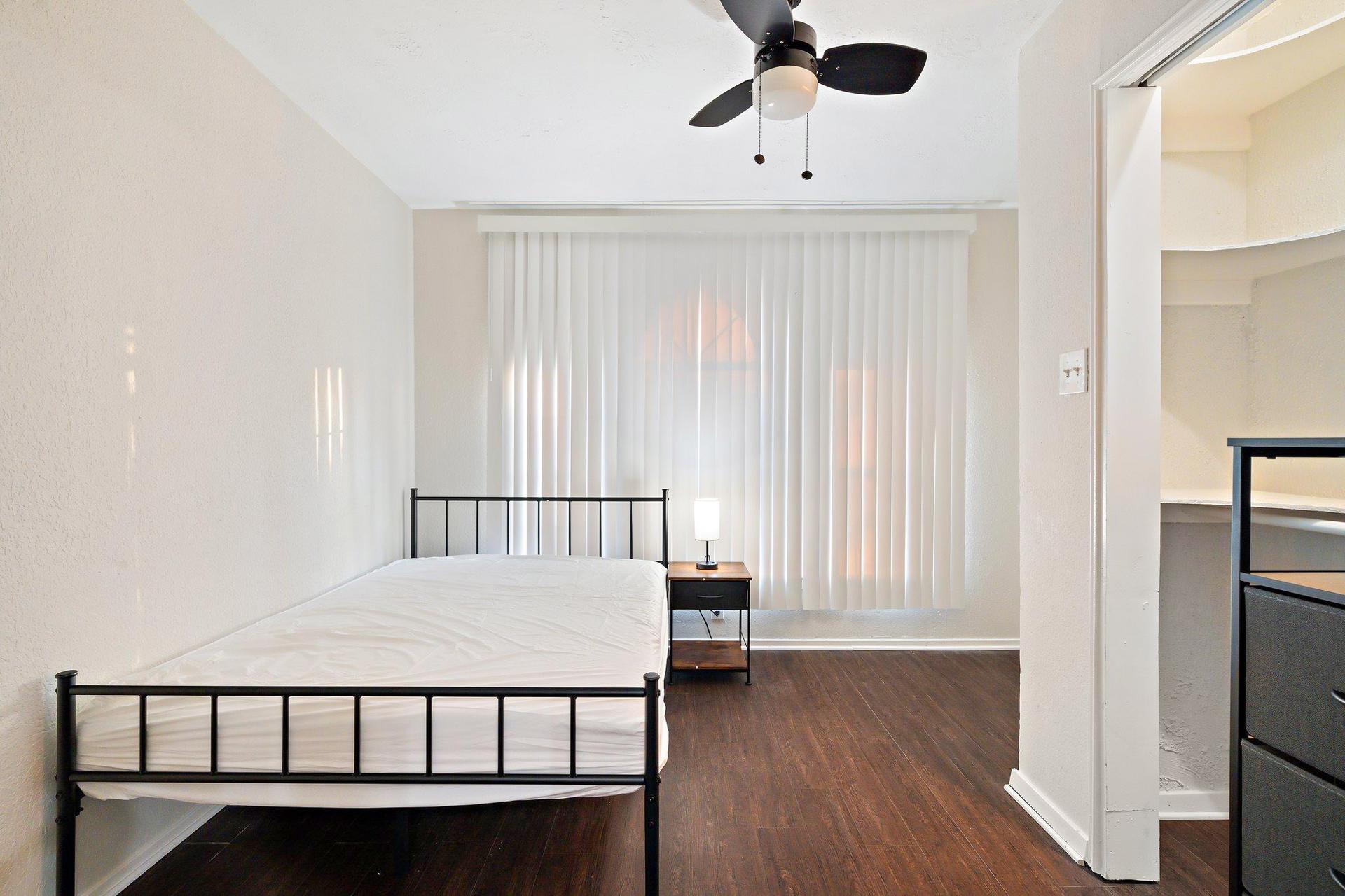 bedroom, detected:ceiling fan, bed