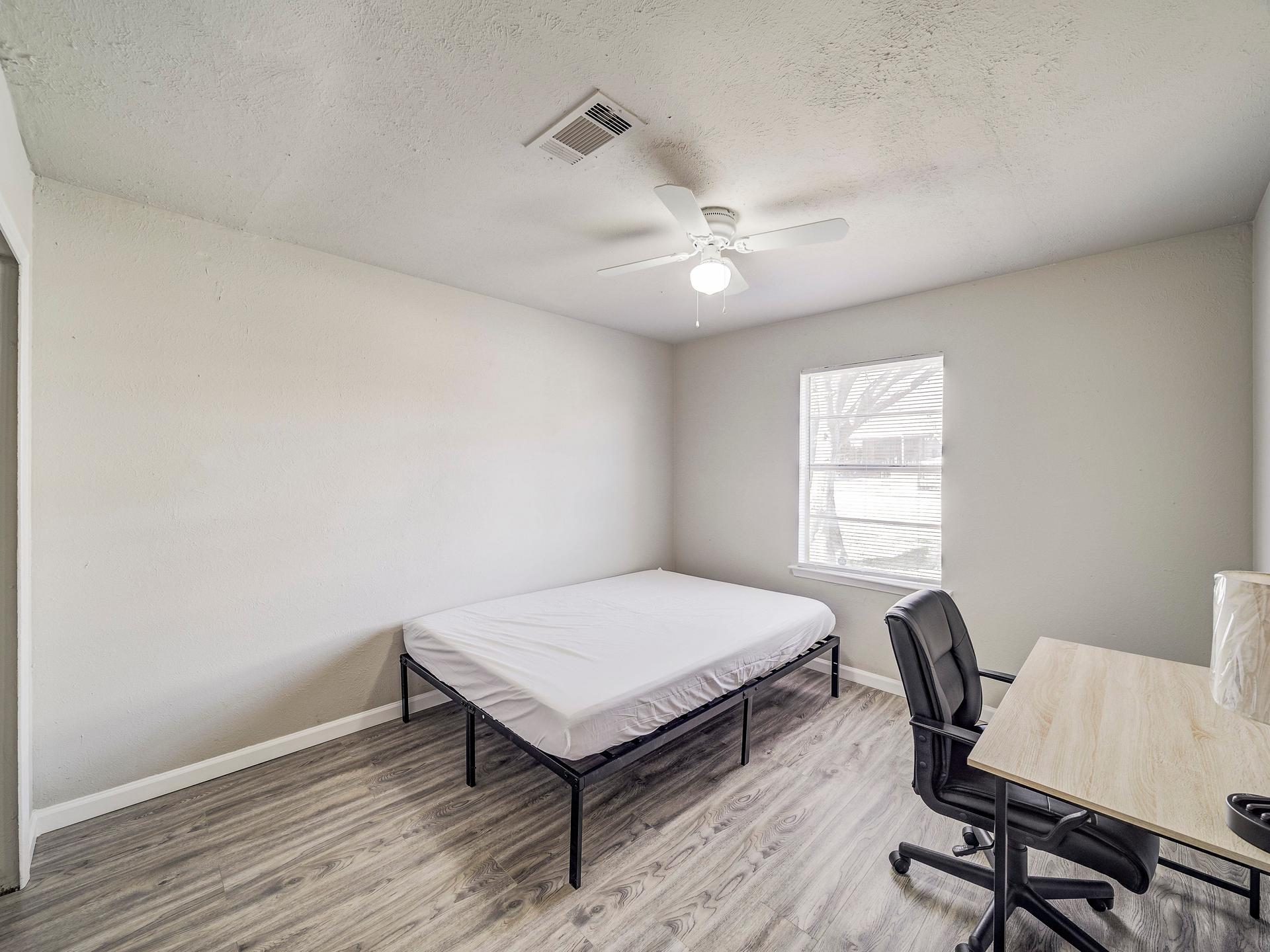 bedroom, detected:ceiling fan