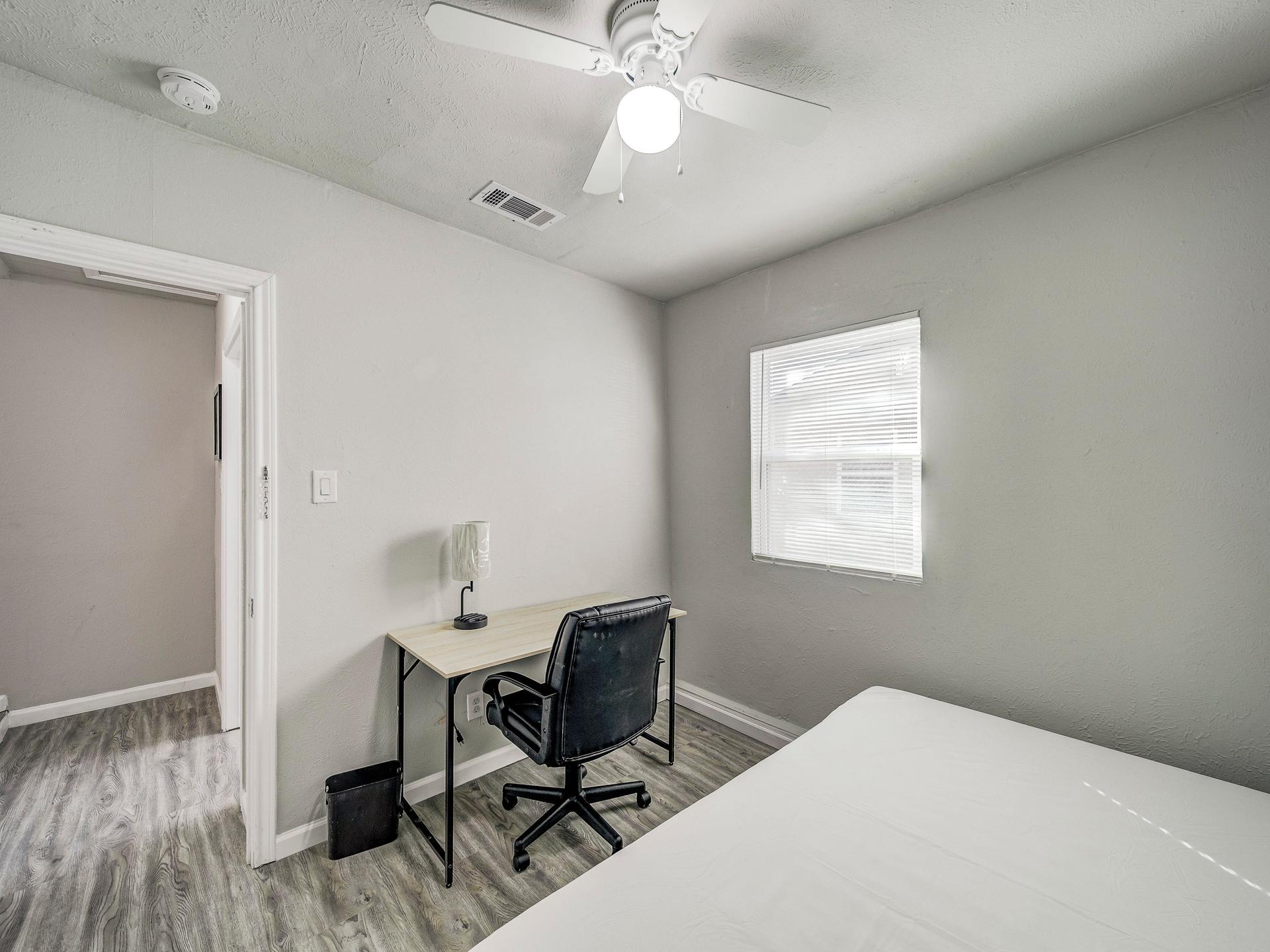 living_room, detected:ceiling fan