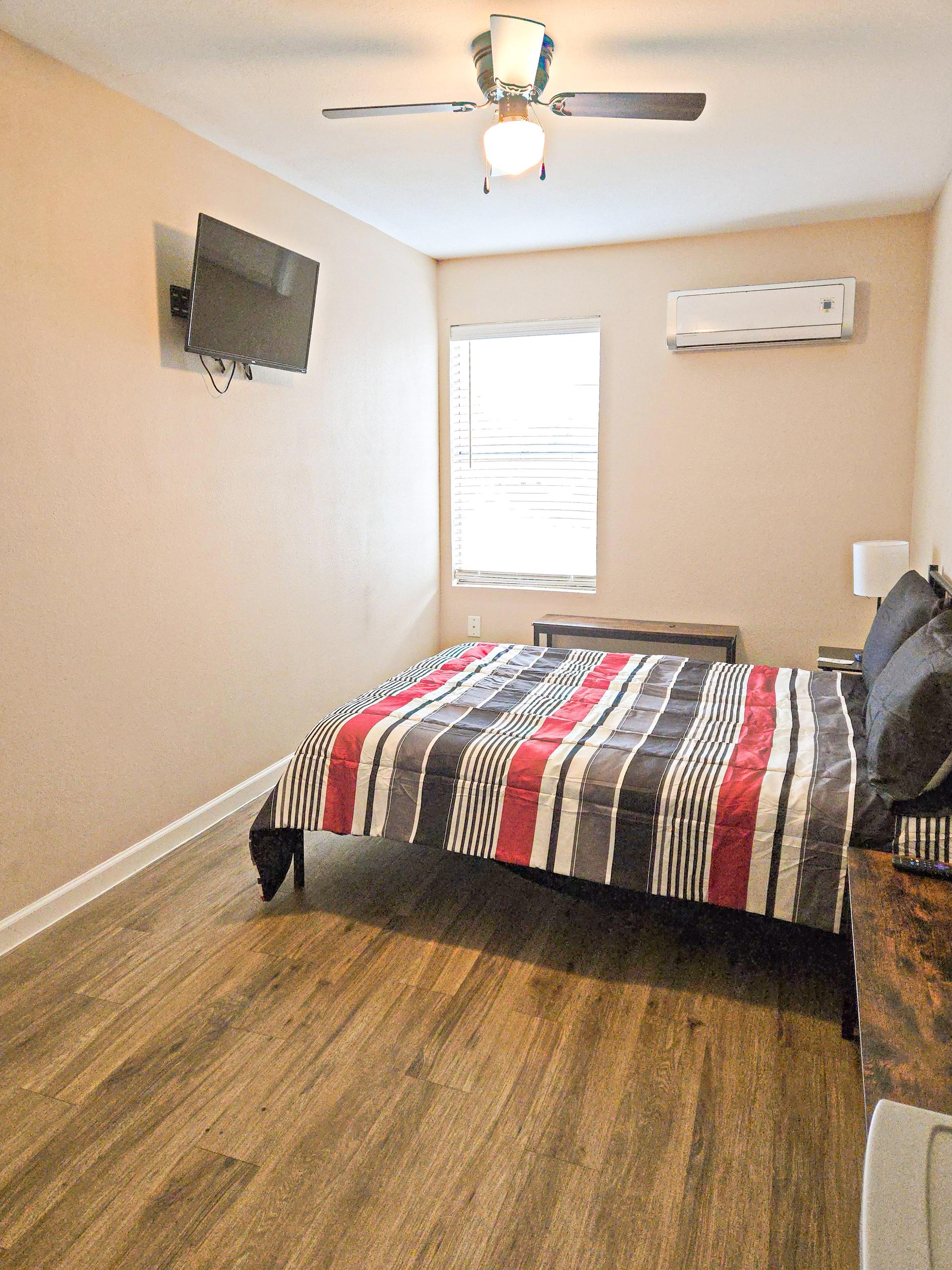 bedroom, detected:bed, ceiling fan, window blind