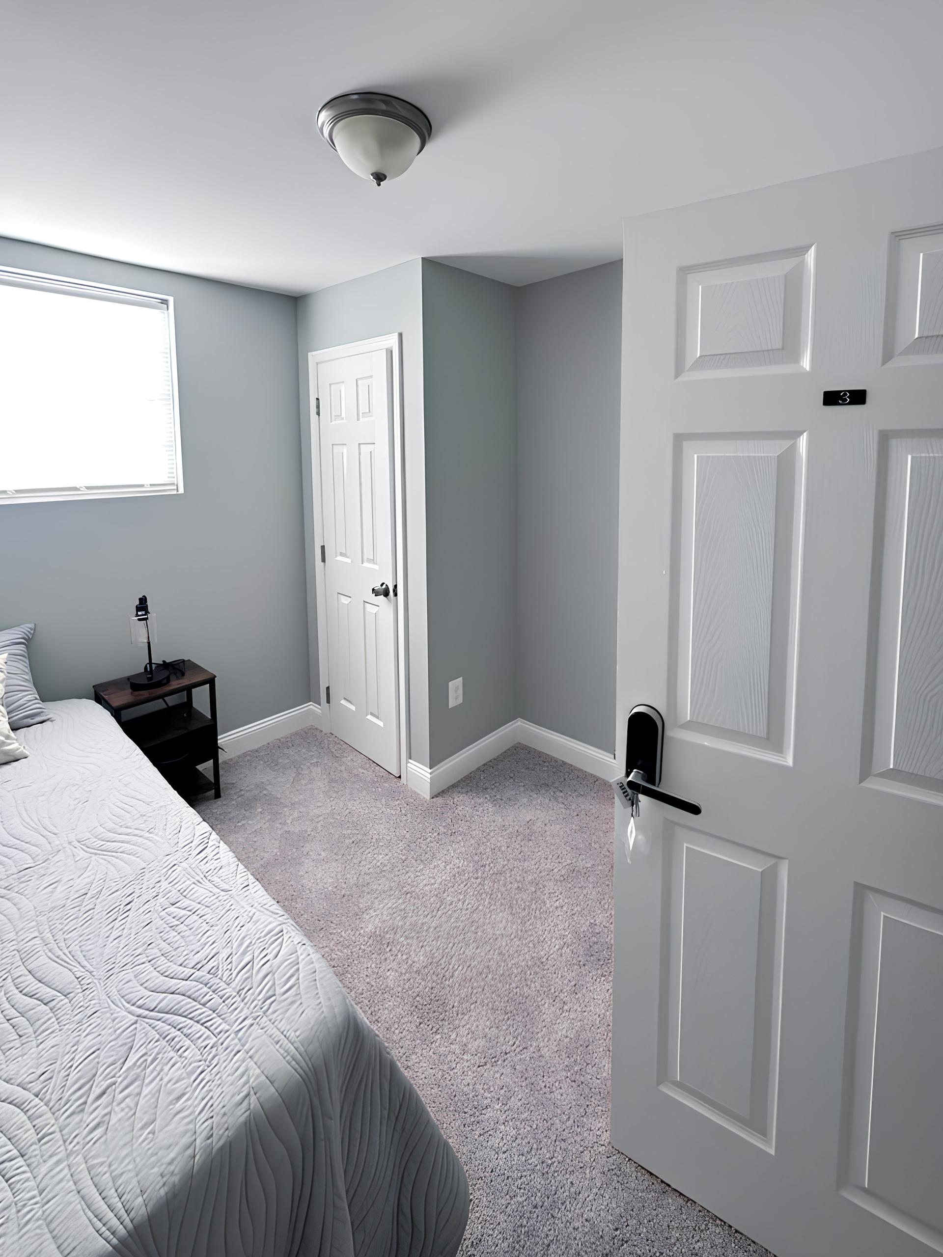 bedroom, detected:window blind, bed