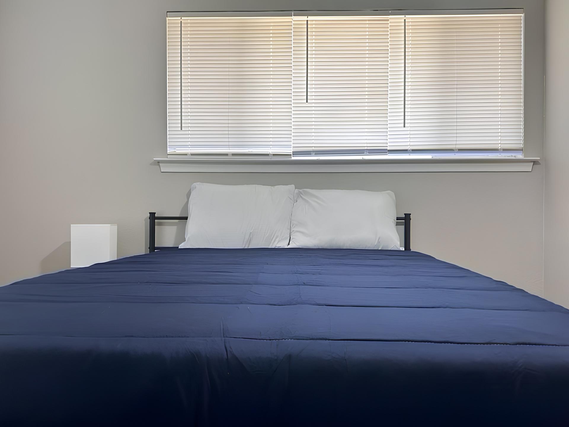 bedroom, detected:window blind, bed