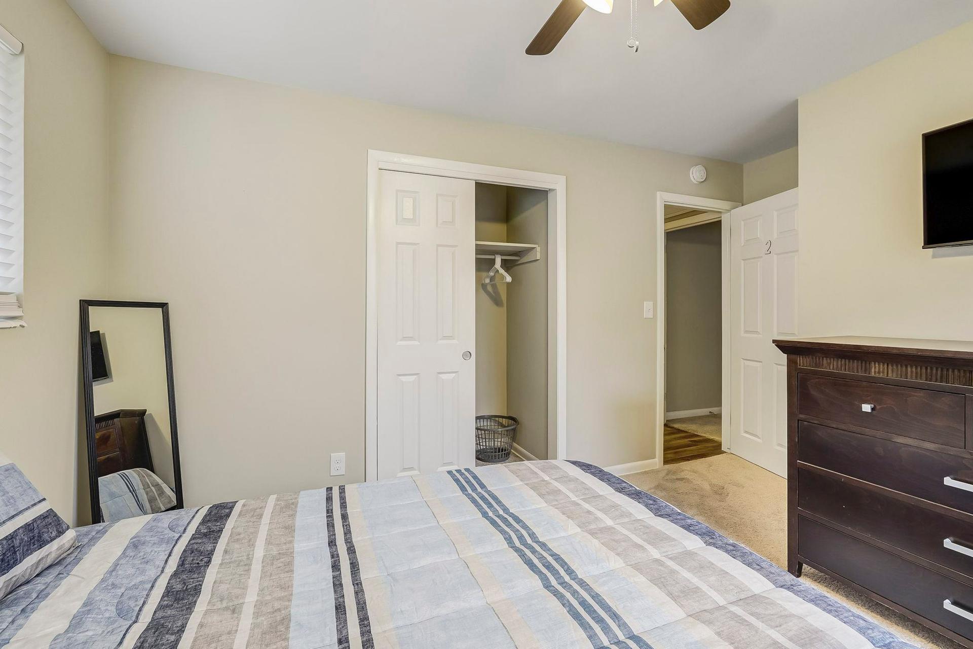 bedroom, detected:ceiling fan, window blind, bed