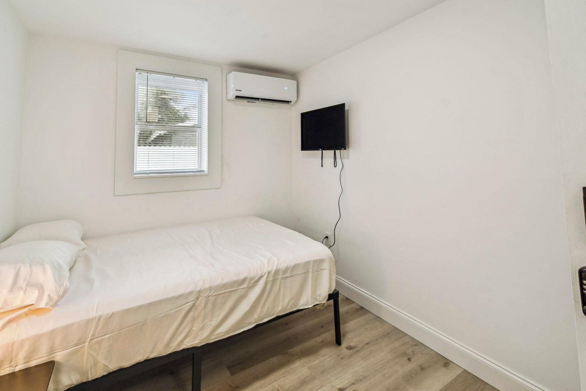 bedroom, detected:bed