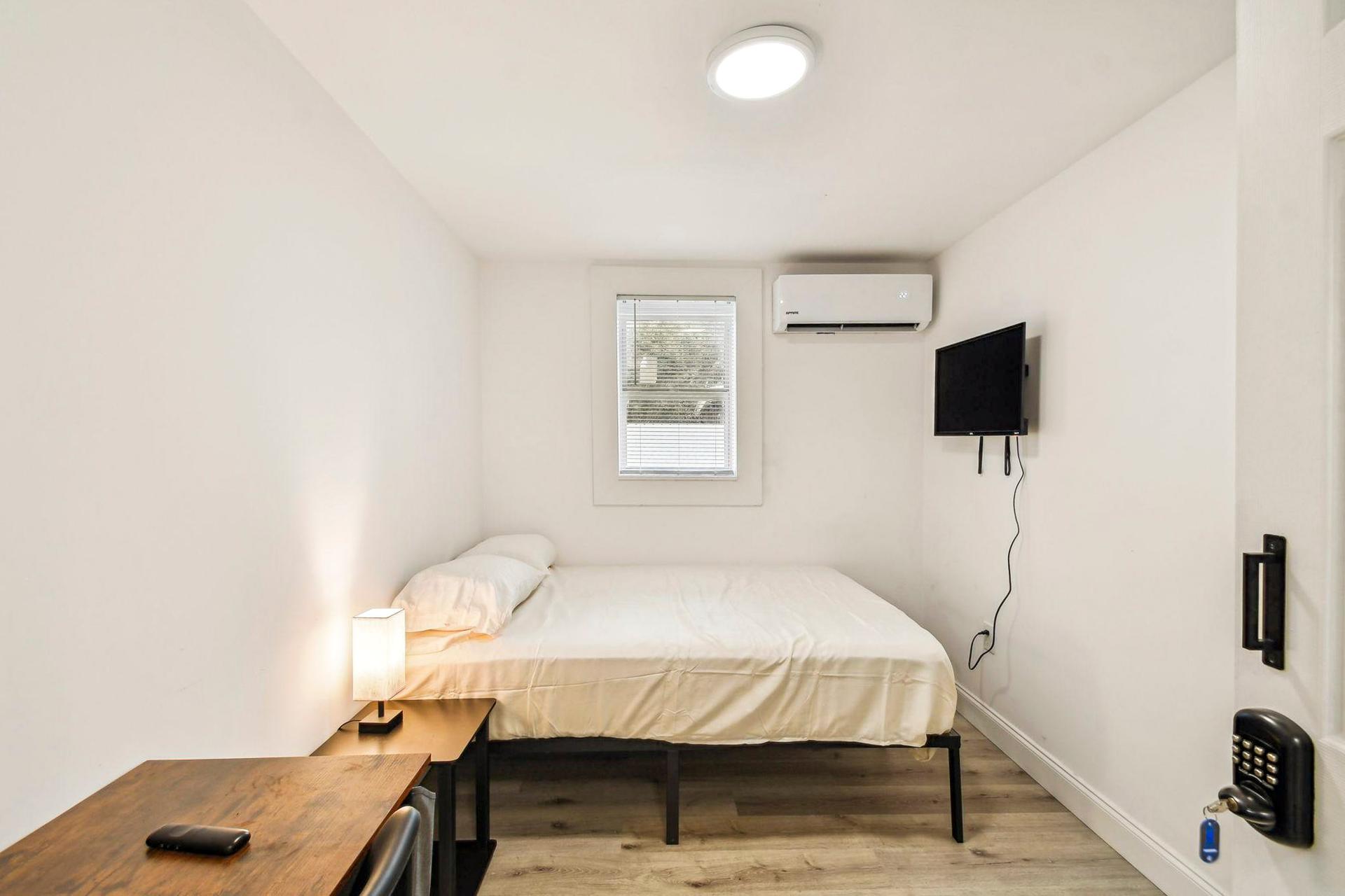 bedroom, detected:bed