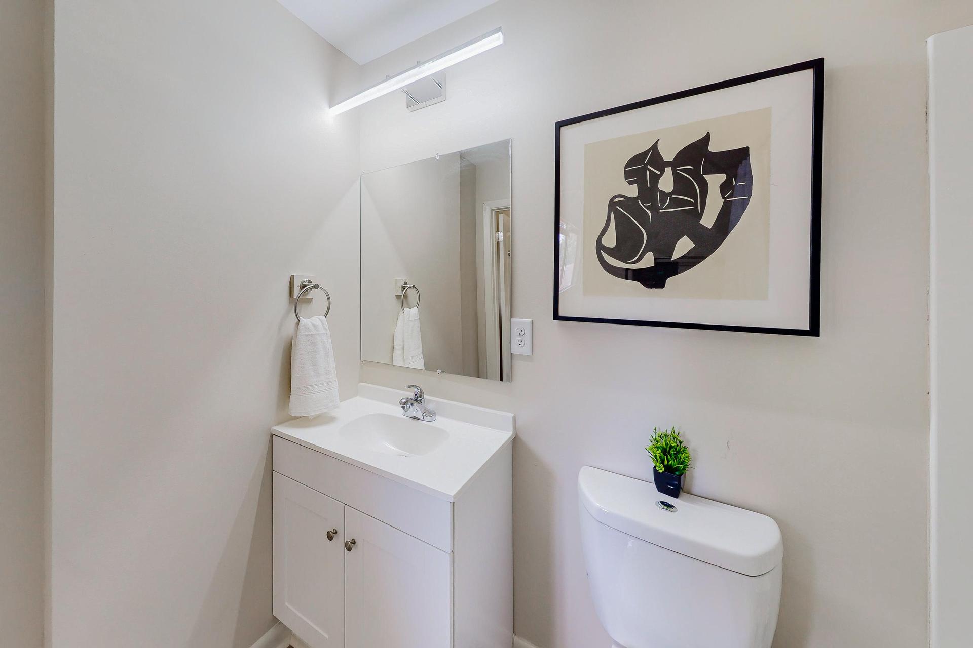 11 / 125
Private bathroom