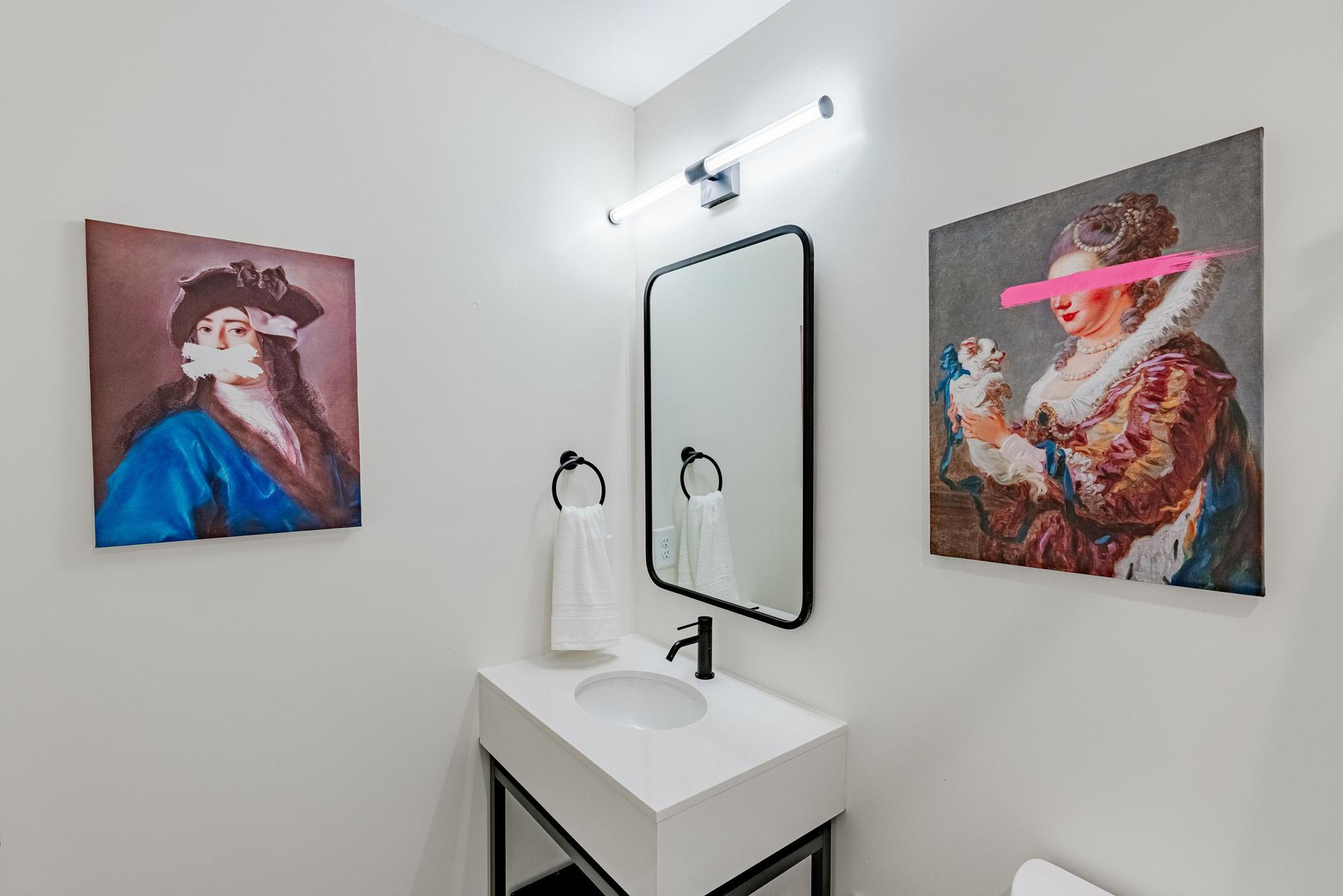 Hallway bathroom shared by Rooms 3 and 4