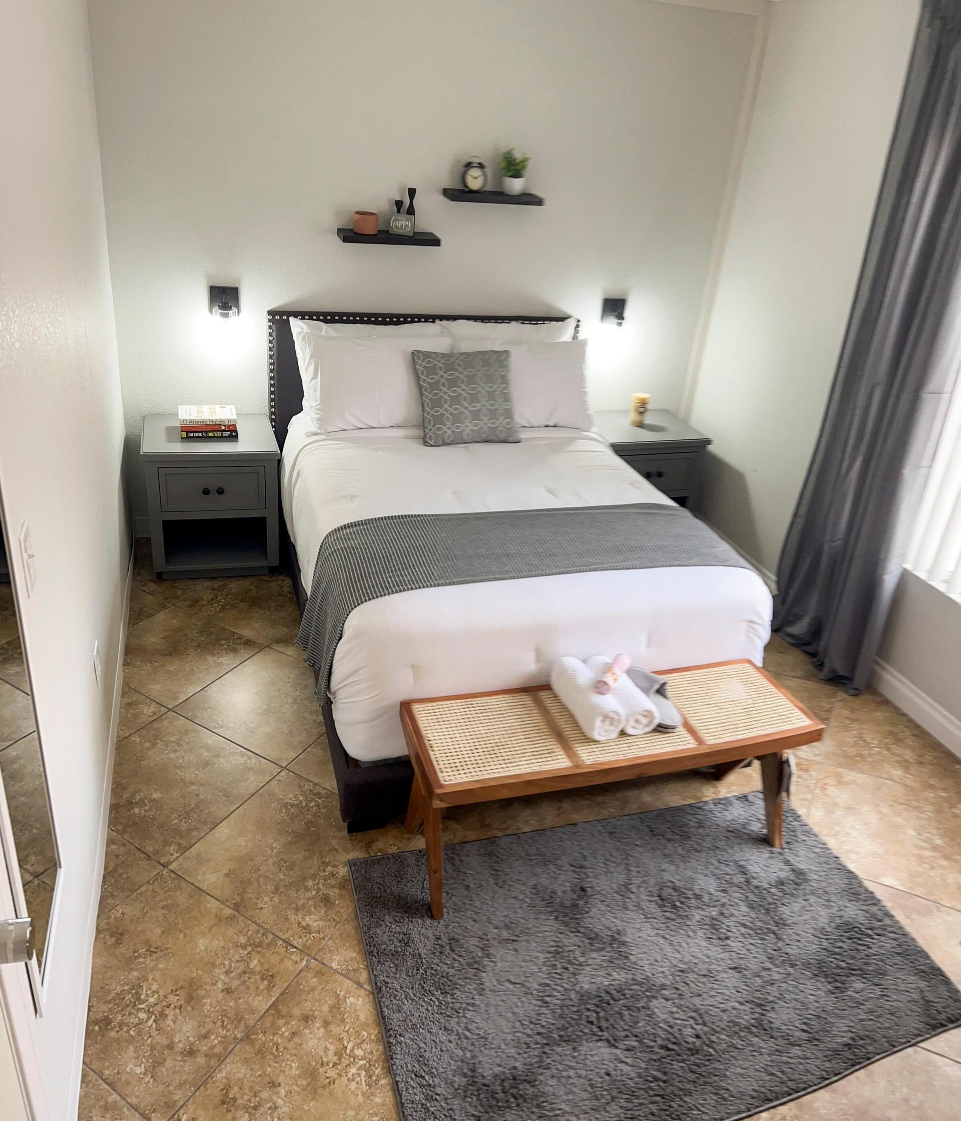 bedroom, detected:bed, carpet