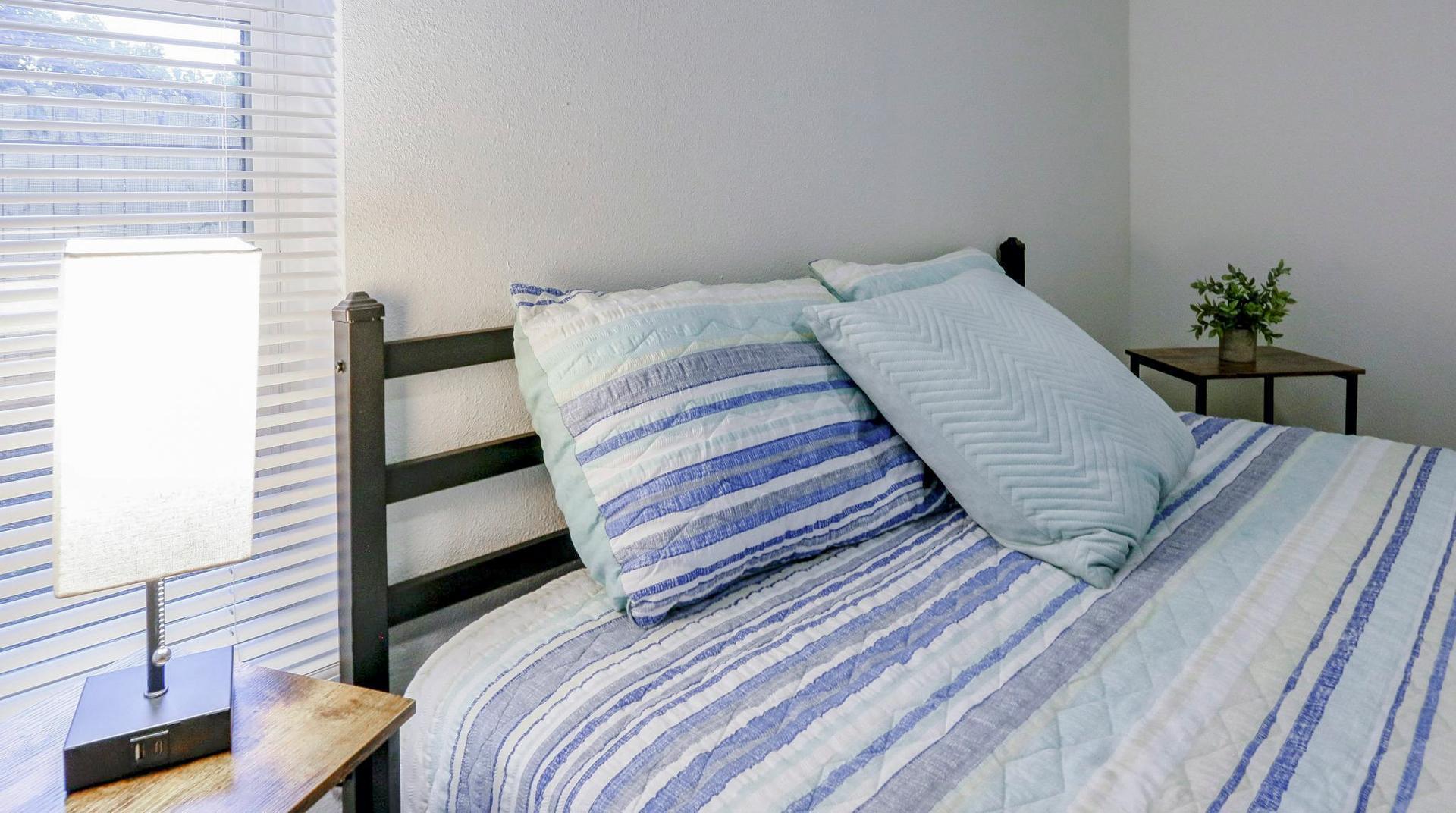 bedroom, detected:window blind, bed