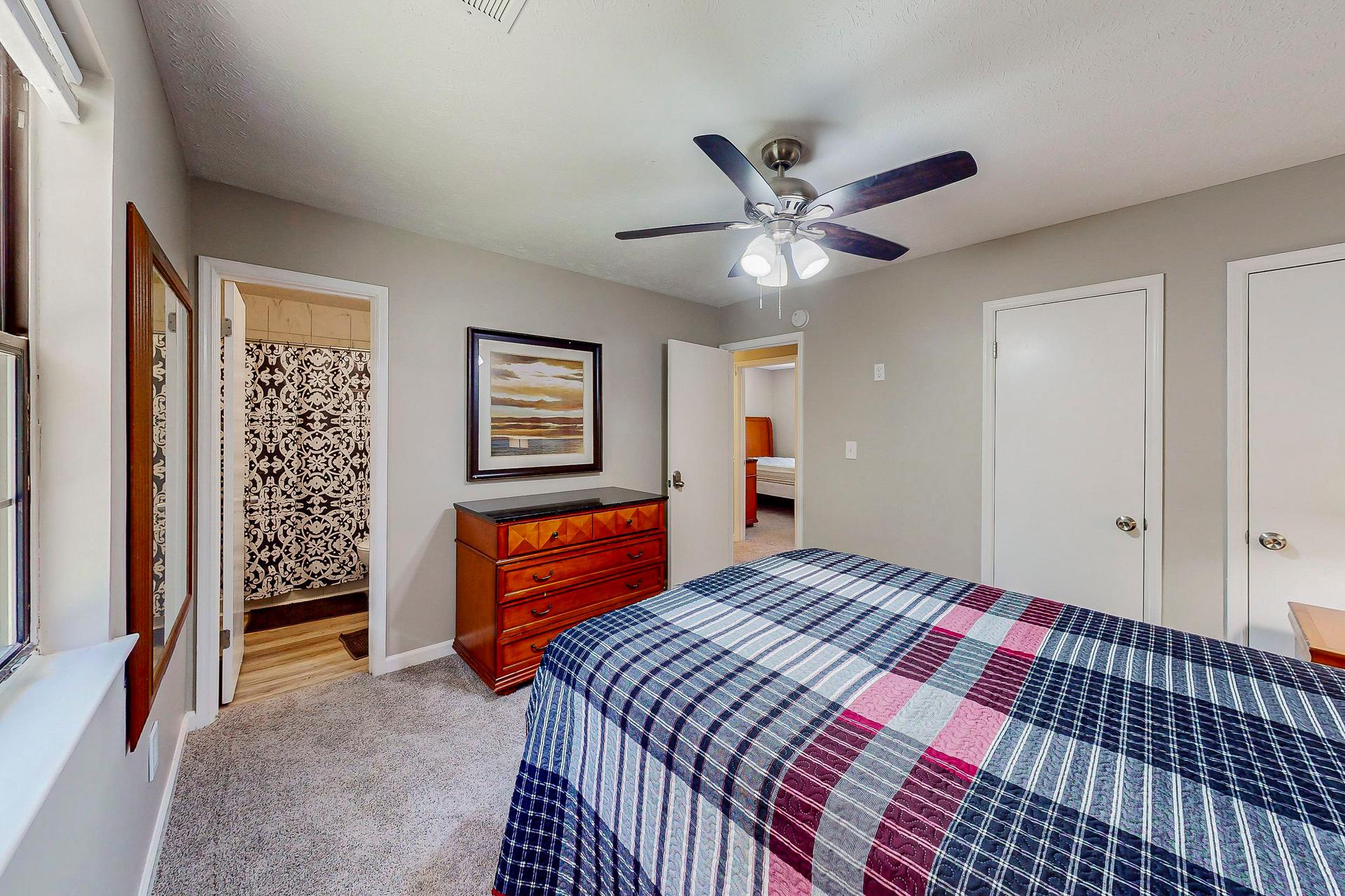 bedroom, detected:ceiling fan, bed, window blind