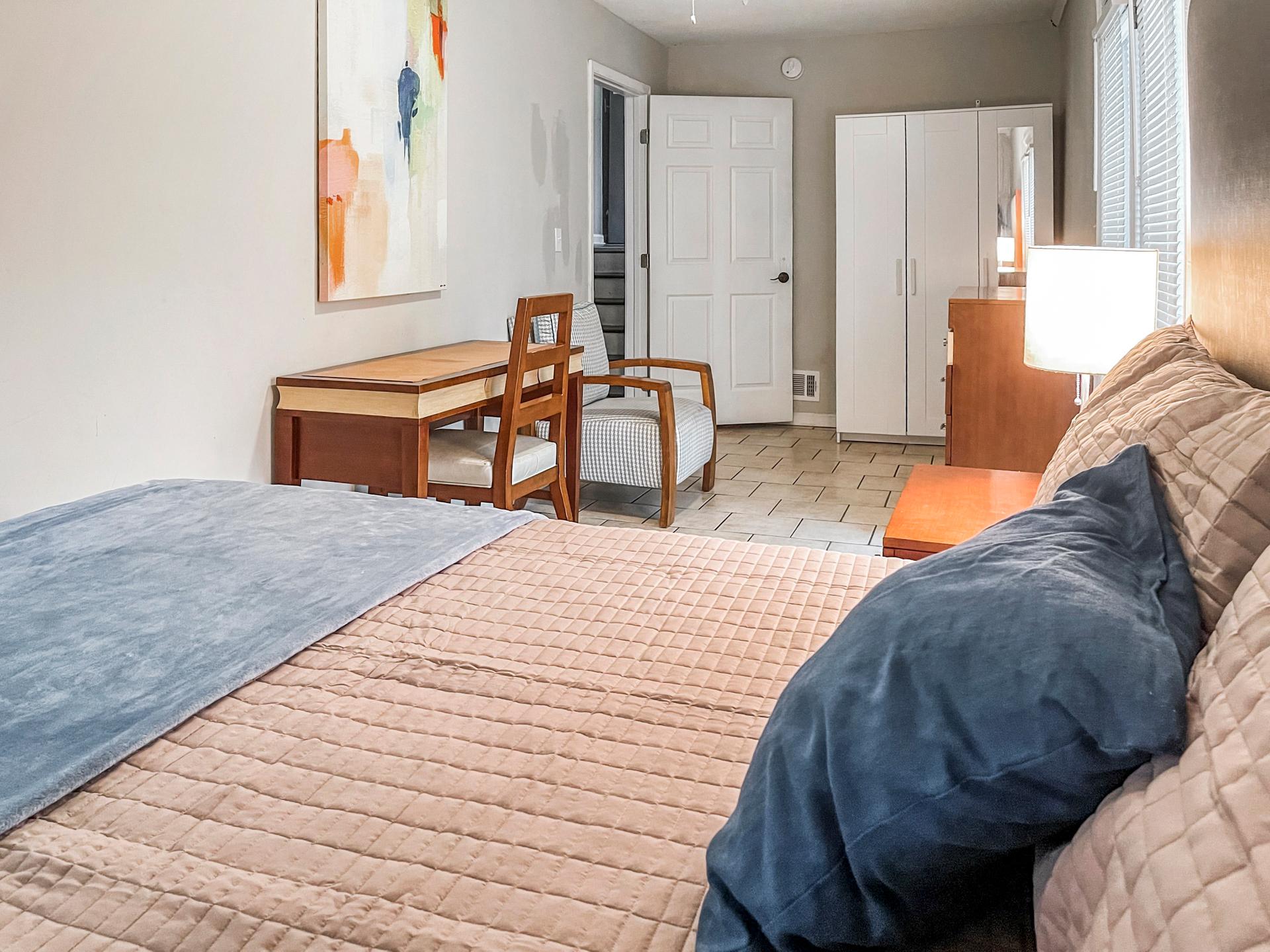 bedroom, detected: bedroom, bed, sofa