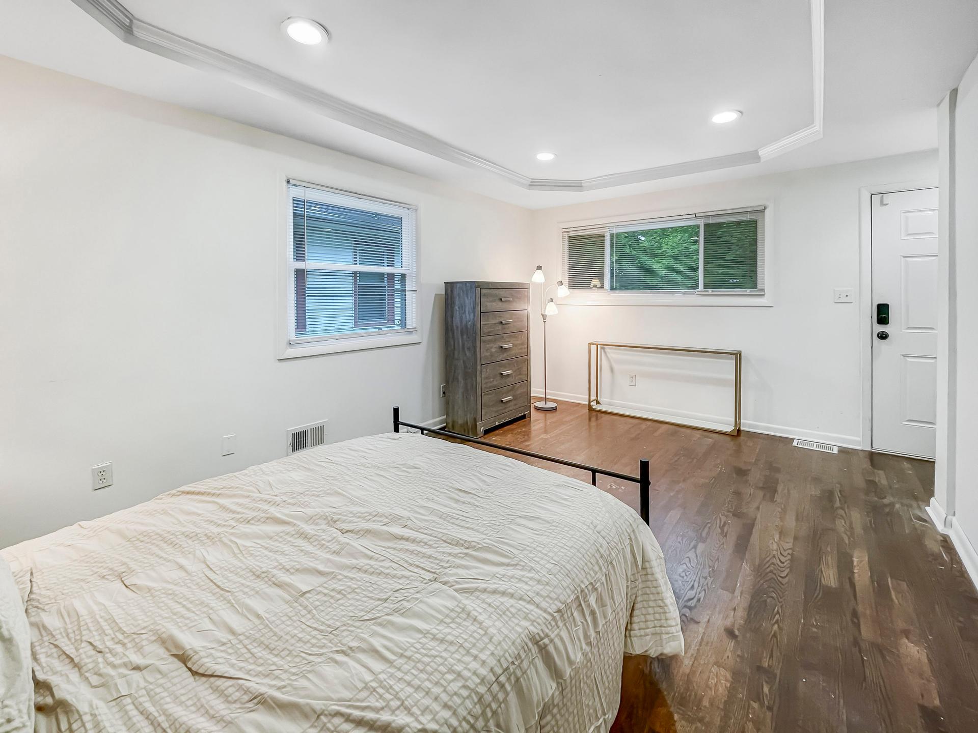 bedroom, detected:bed, window blind