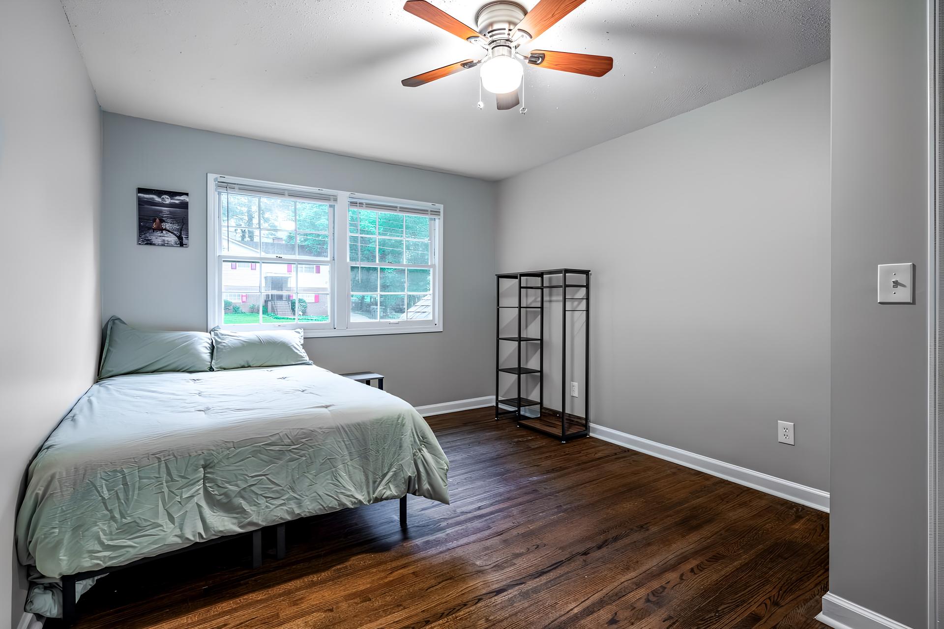 bedroom, detected:ceiling fan, bed, window blind