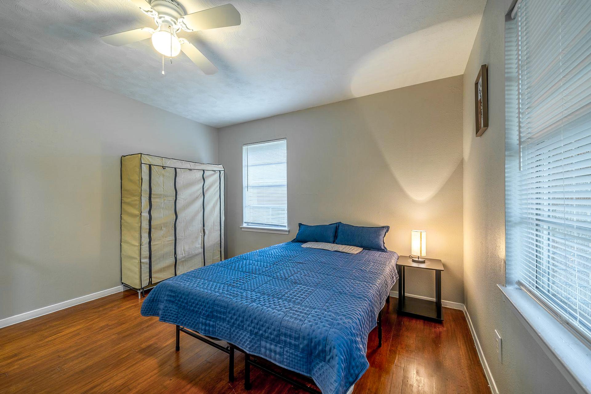 bedroom, detected: window blind, ceiling fan, bed