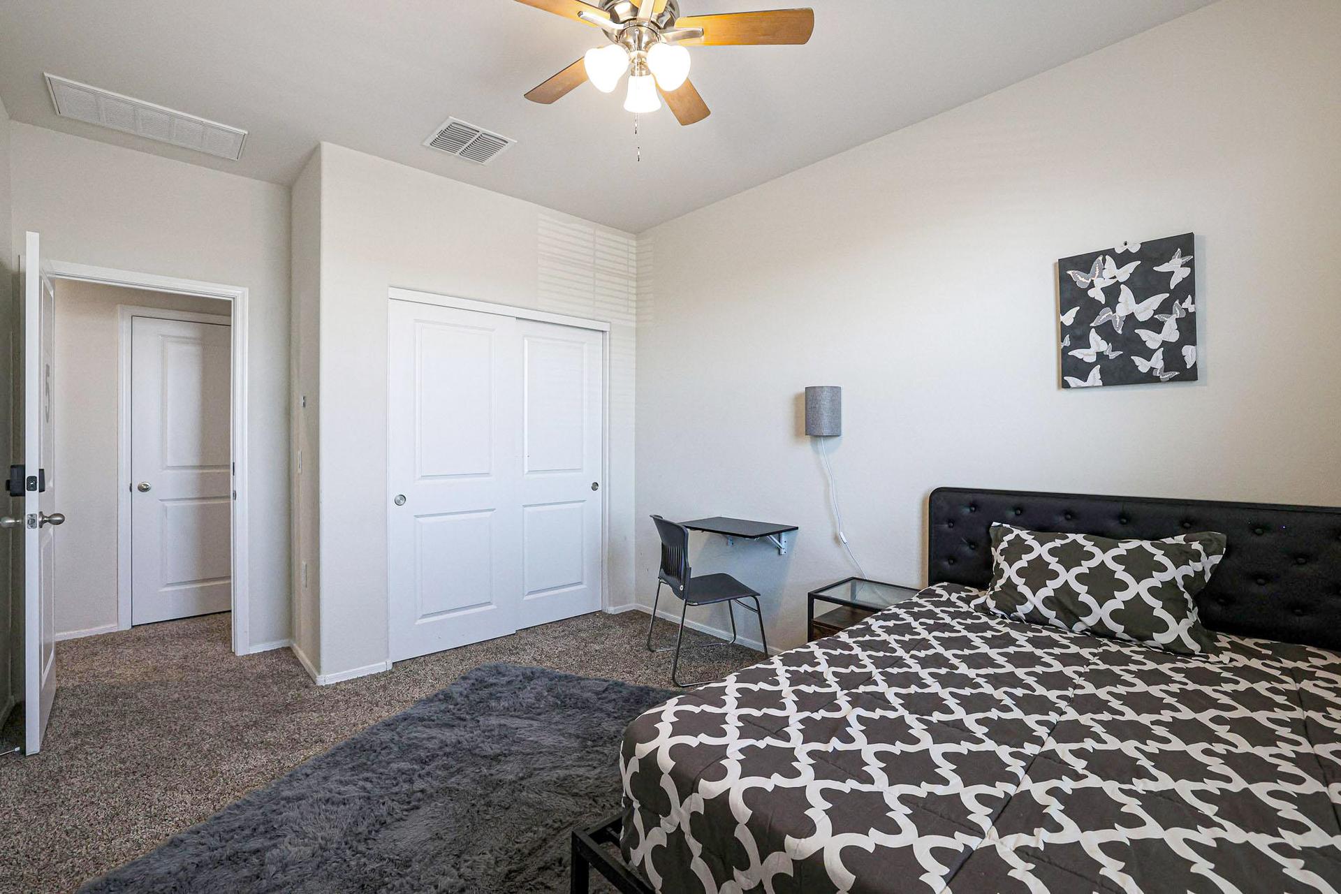 bedroom, detected:ceiling fan, bed