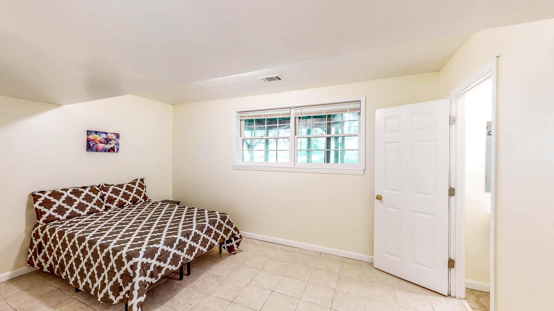 bedroom, detected: window blind, bed