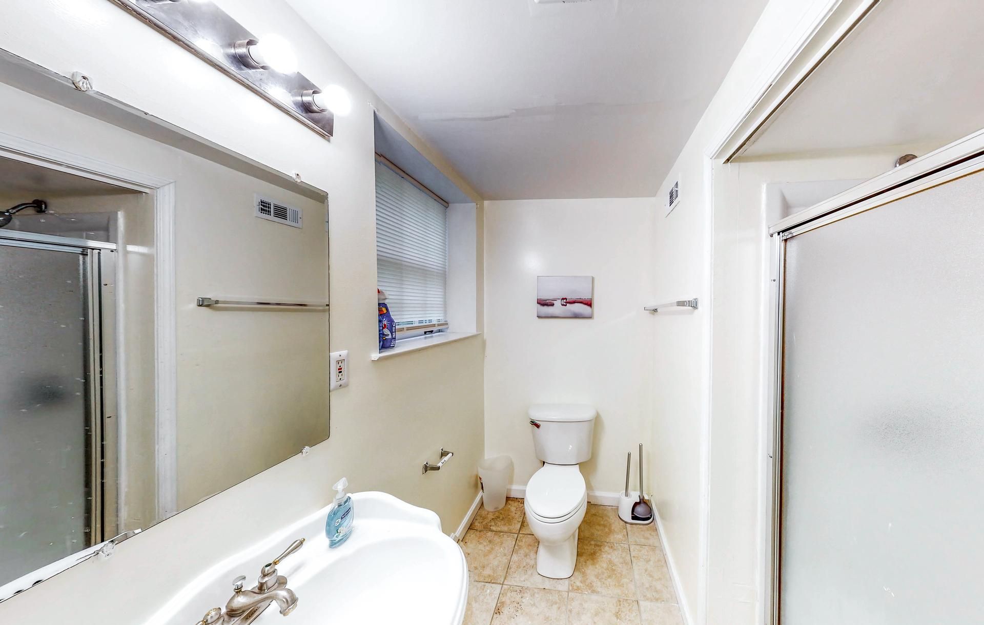 bathroom, detected: bathtub, shower