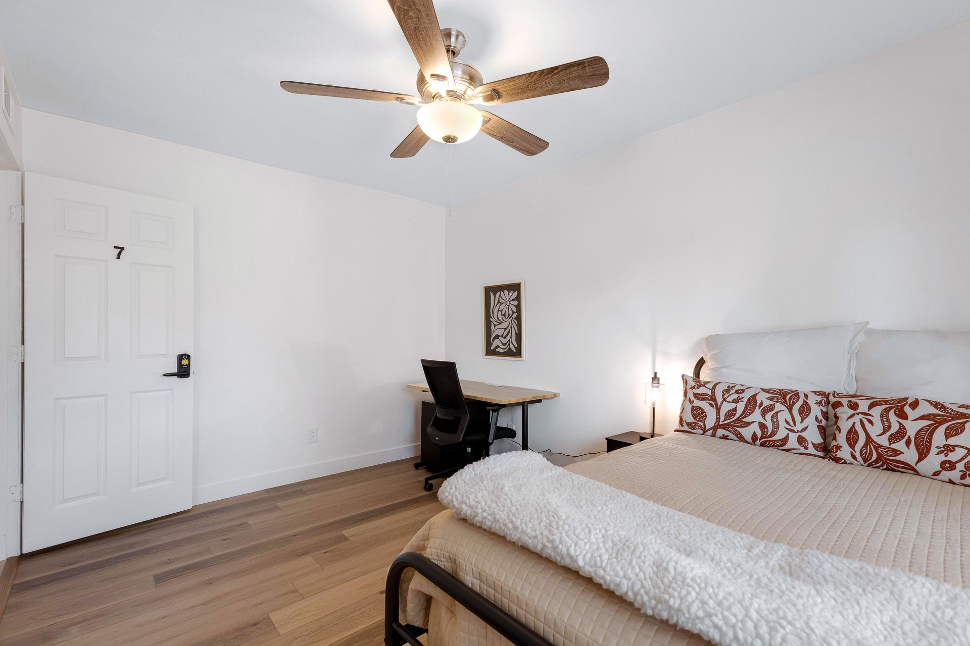 bedroom, detected:ceiling fan, bed, window blind