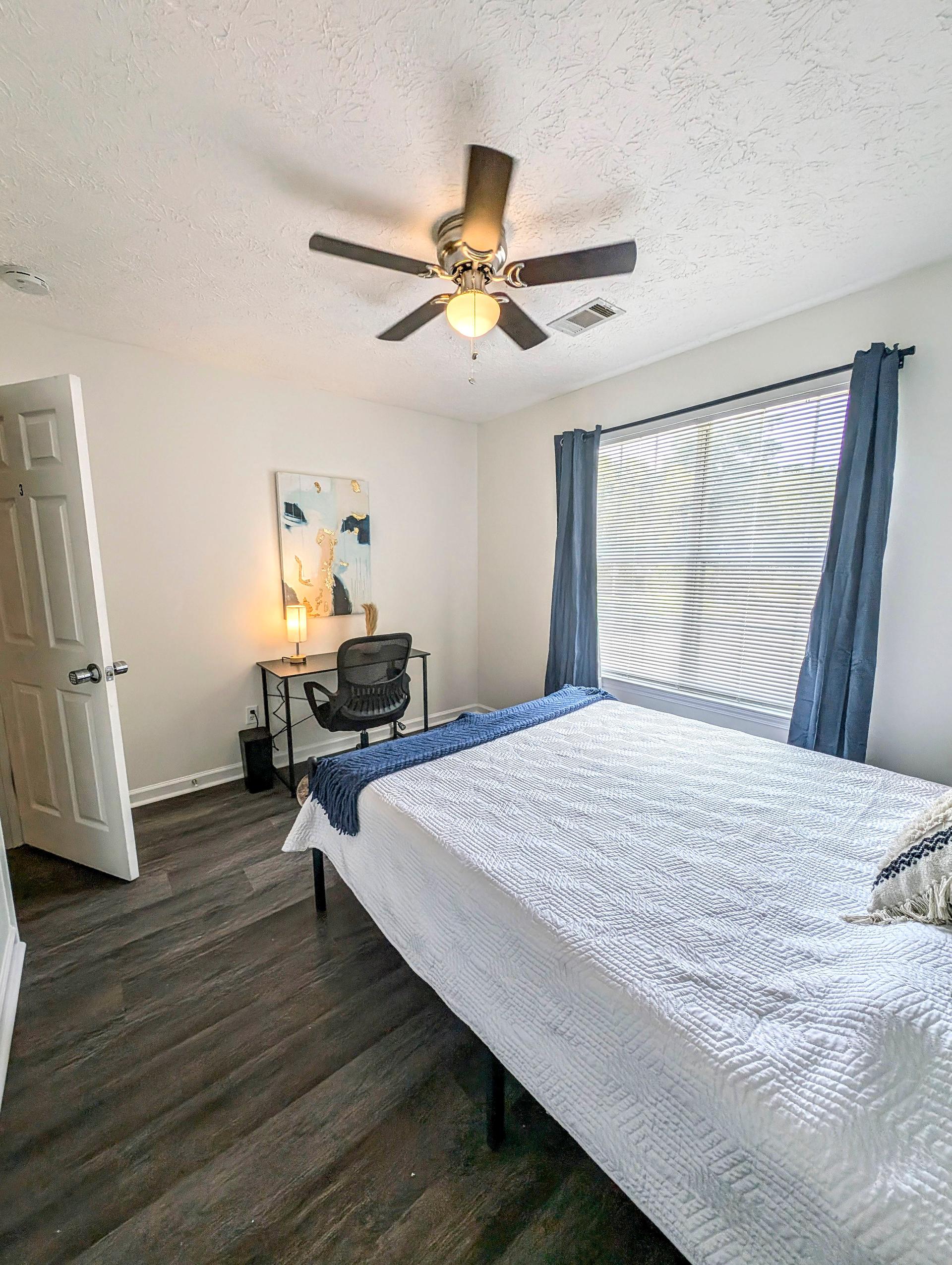 bedroom, detected:ceiling fan, window blind, bed