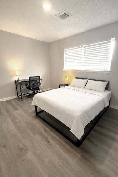 t bed linens and personal items are not included