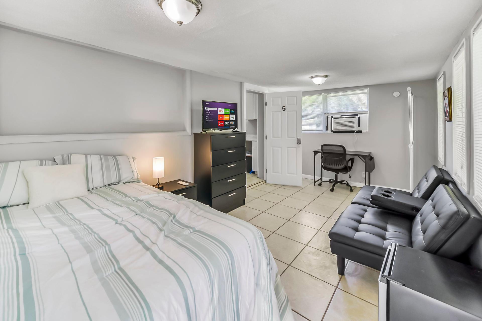 bedroom, detected:bed