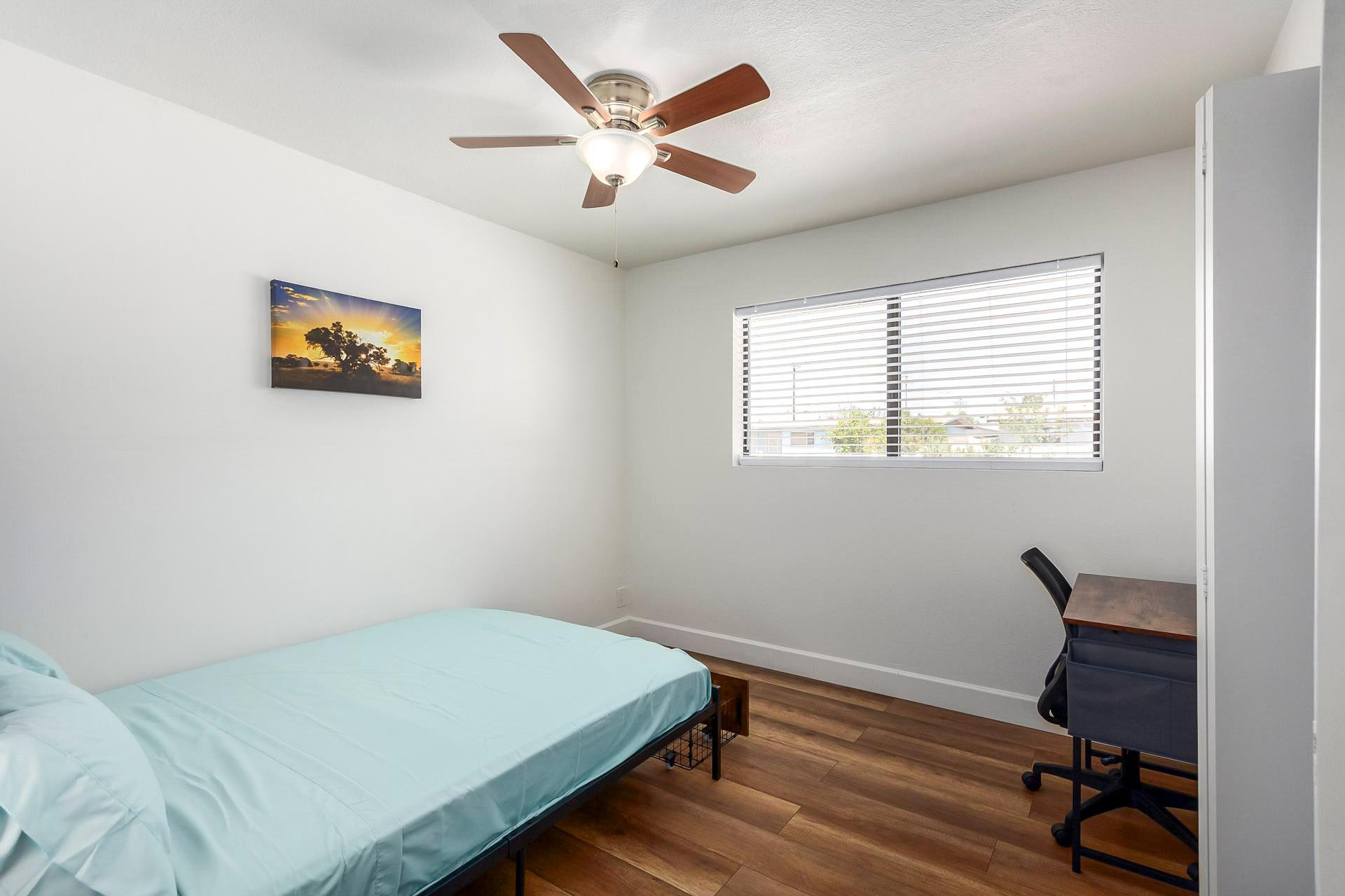 bedroom, detected:window blind, ceiling fan, bed