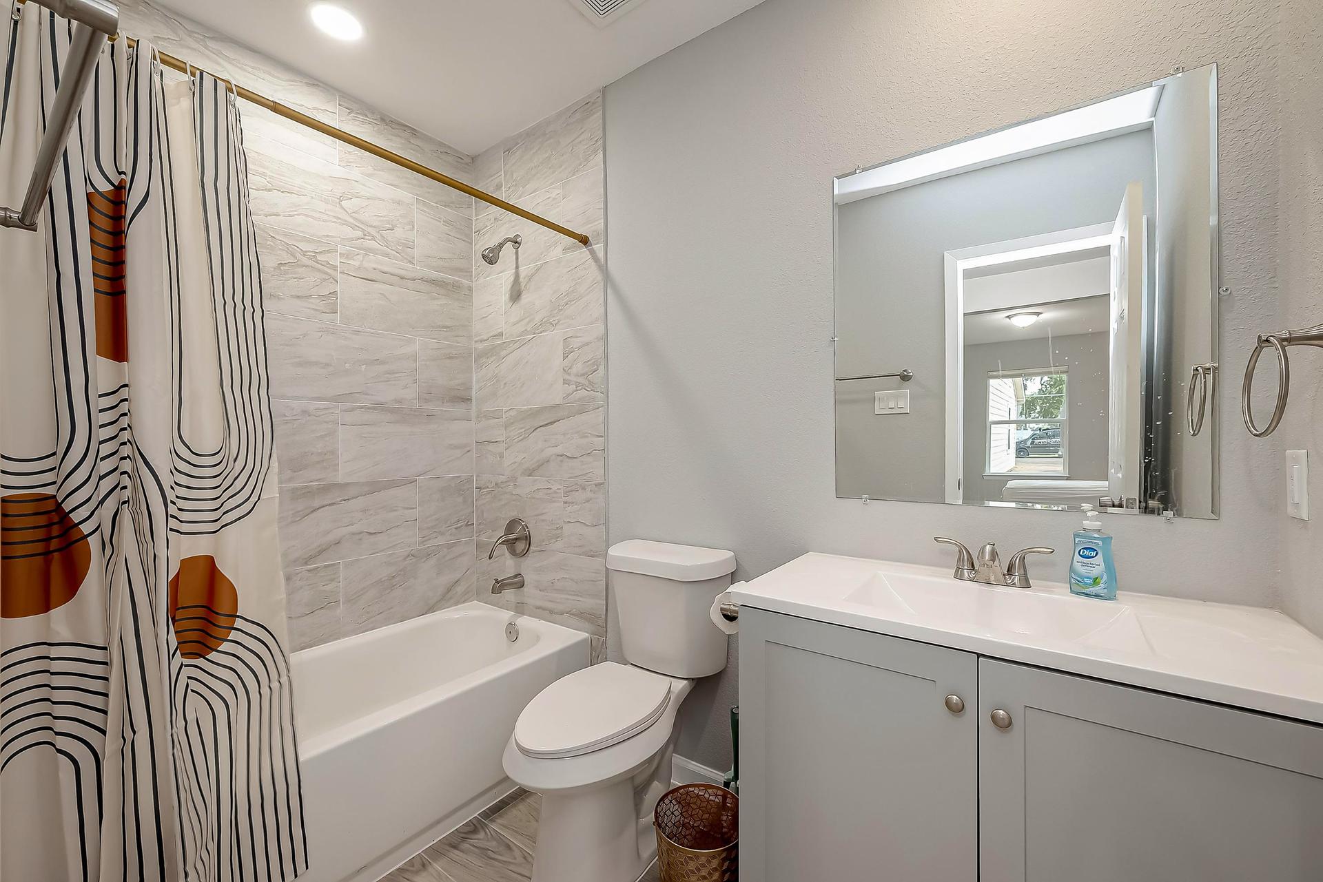 bathroom, detected:bathtub, shower