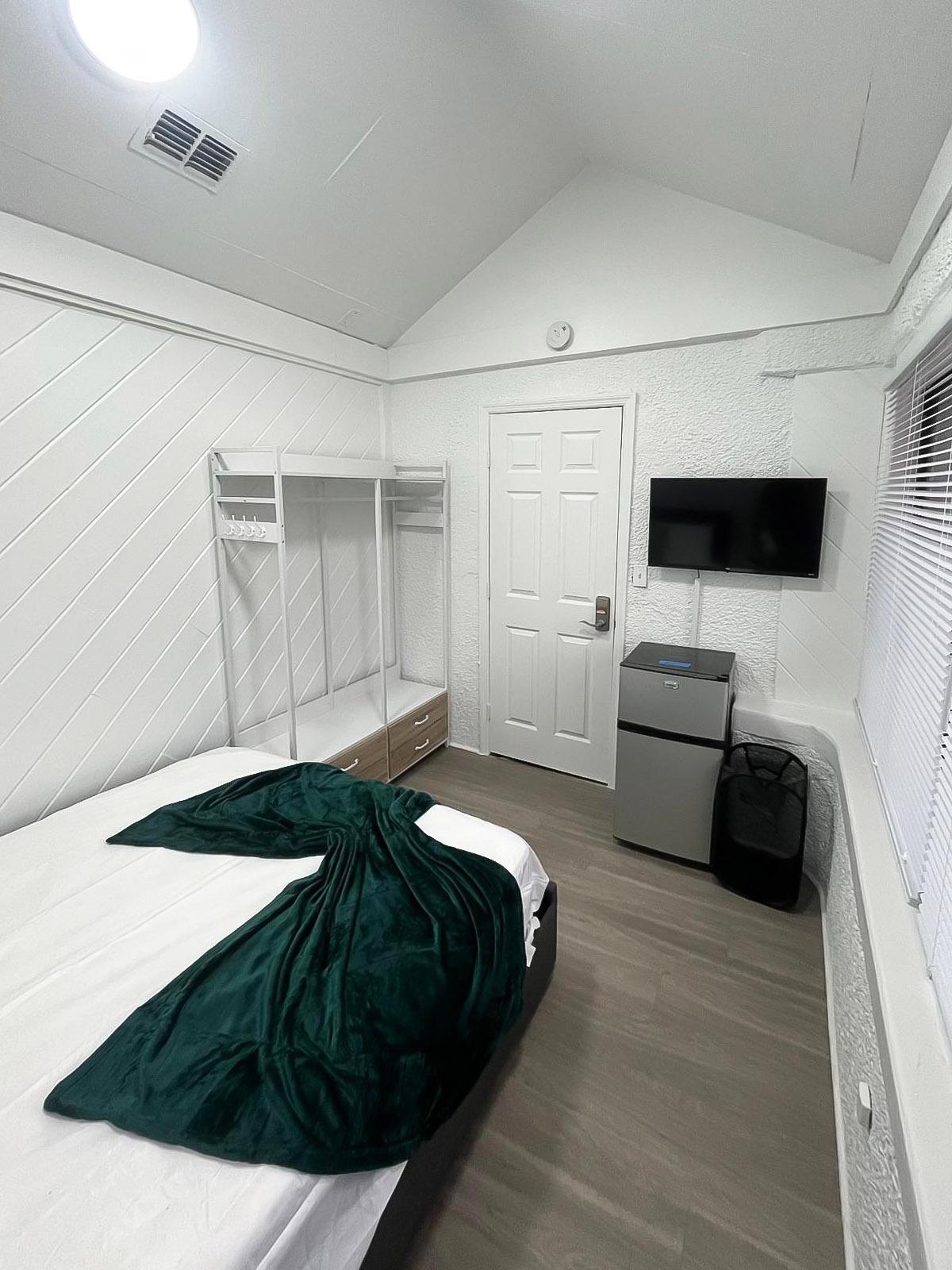 bedroom, detected:bed