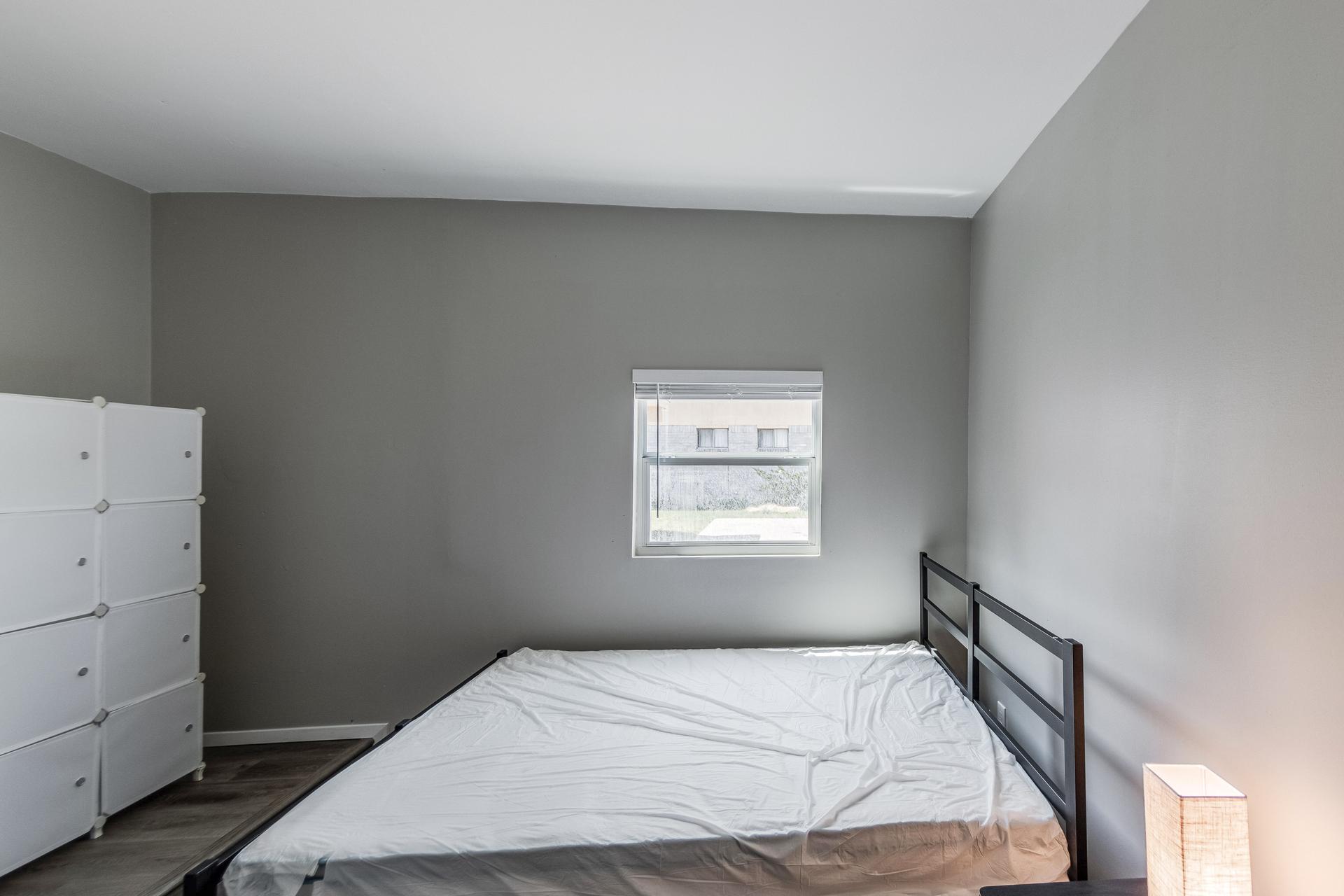 bedroom, detected: bed, window blind