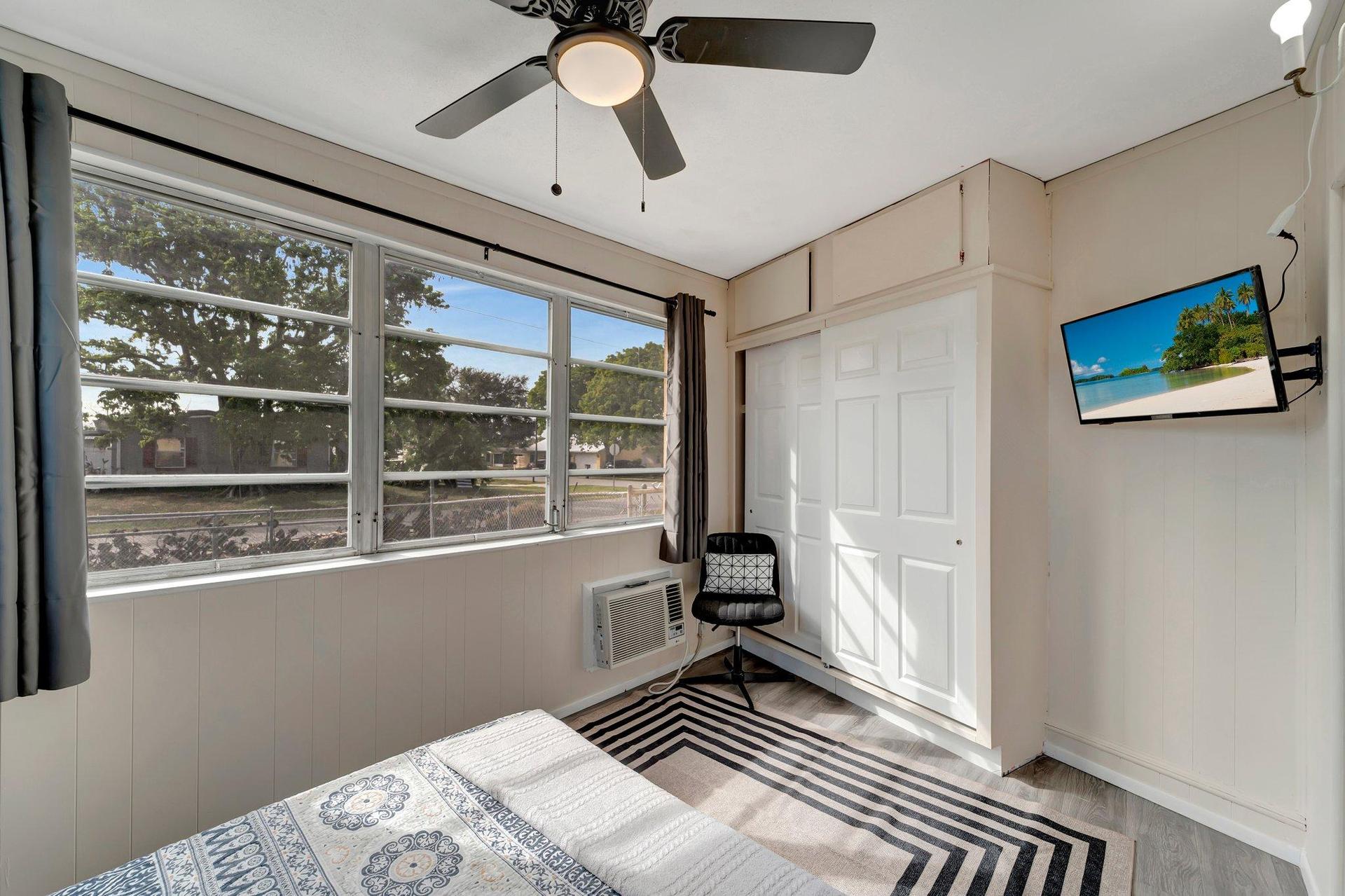 Lots of windows and natural sunlight. Black-Out curtains provided