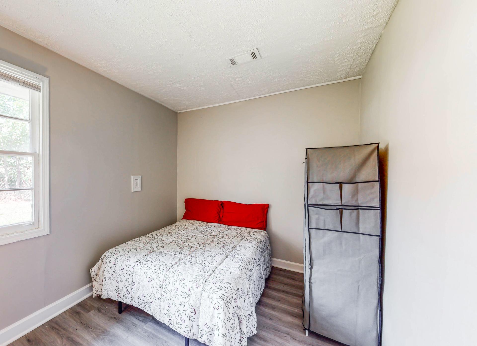 bedroom, detected: bed, window blind